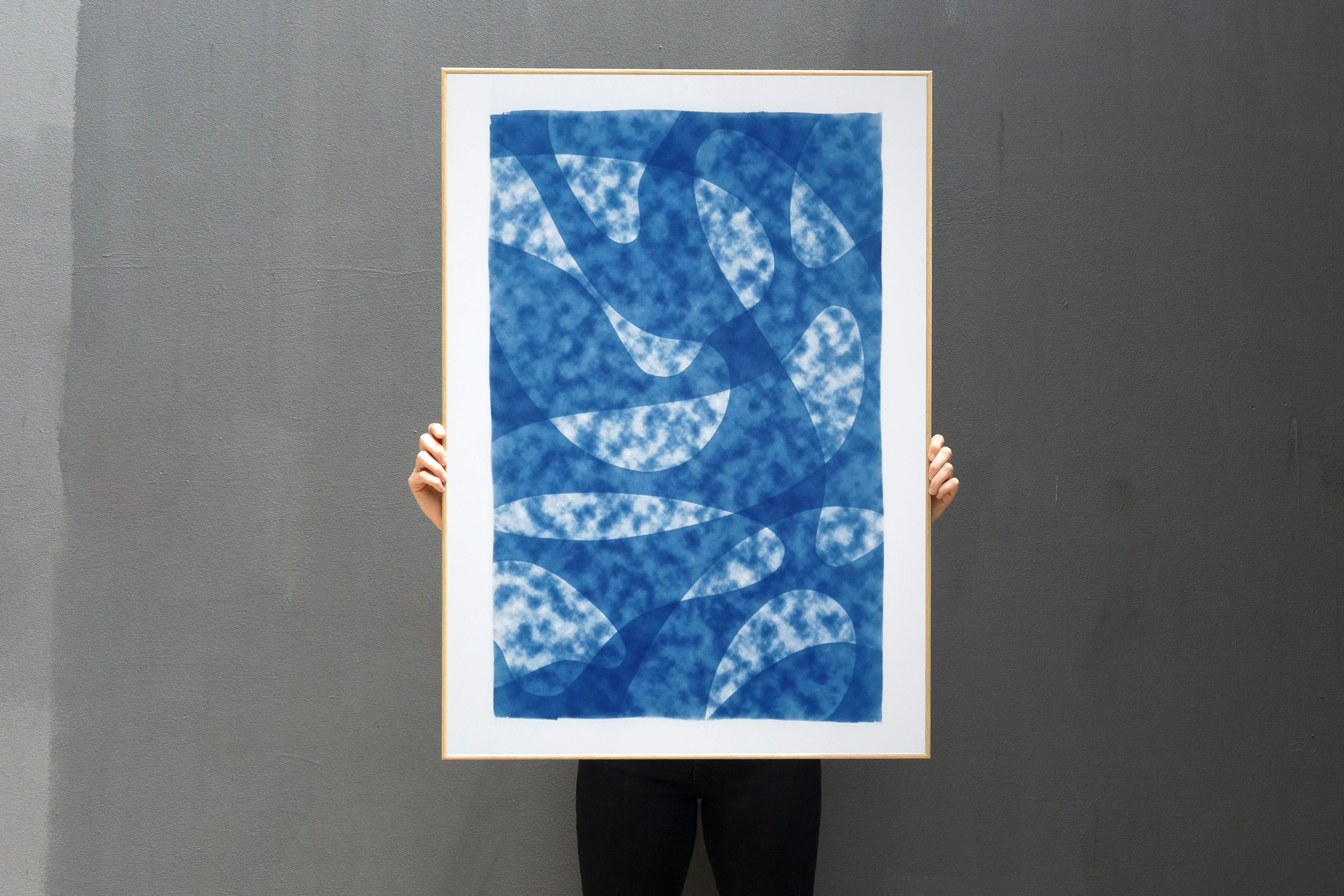 Monotype extra-large de formes sous-marines brumeuses, style moderne du milieu du siècle, bleu en vente 3