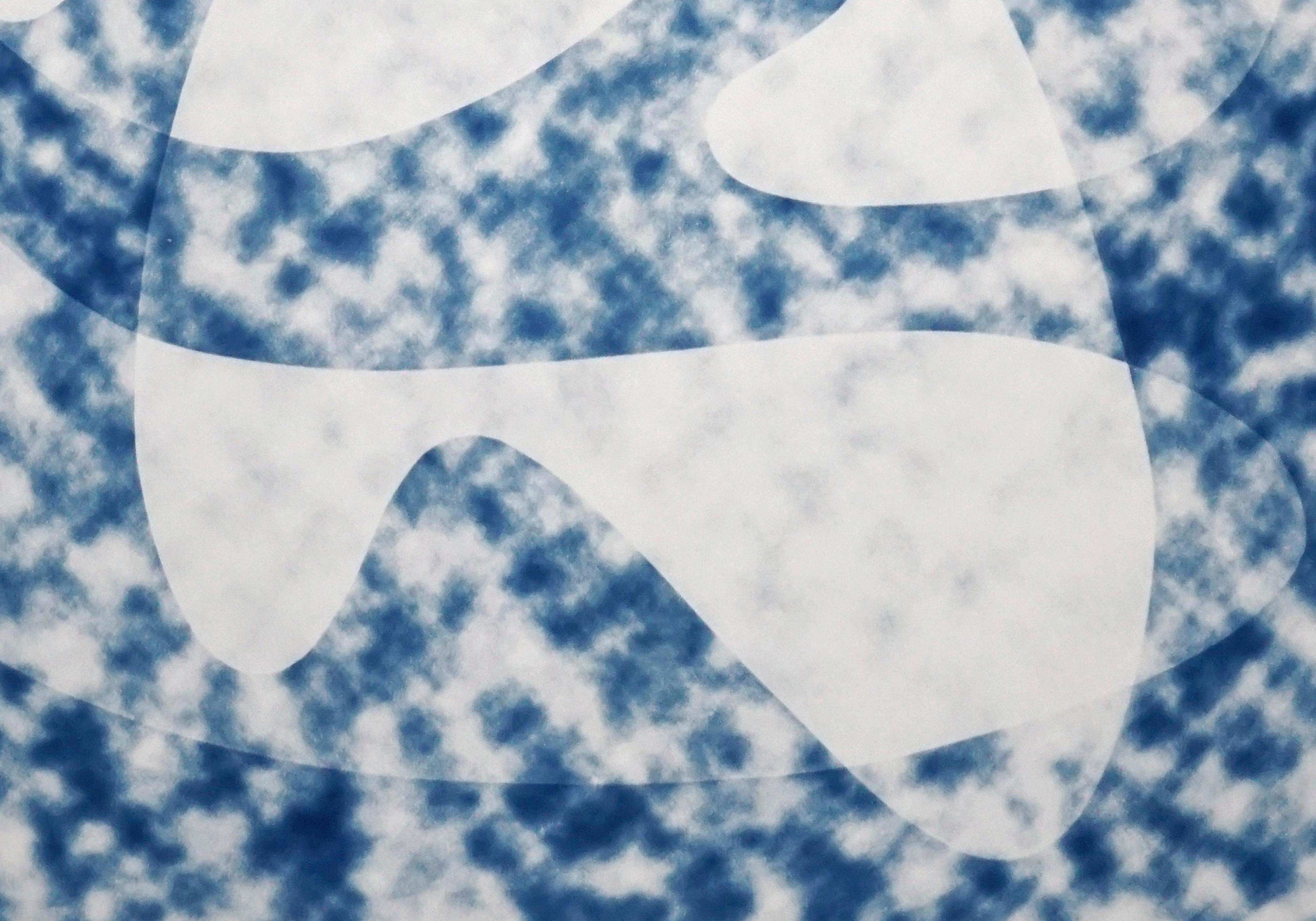Großes Monotypie durchscheinender Wolkenformen im Mid-Century Modern-Stil, Blau im Angebot 1