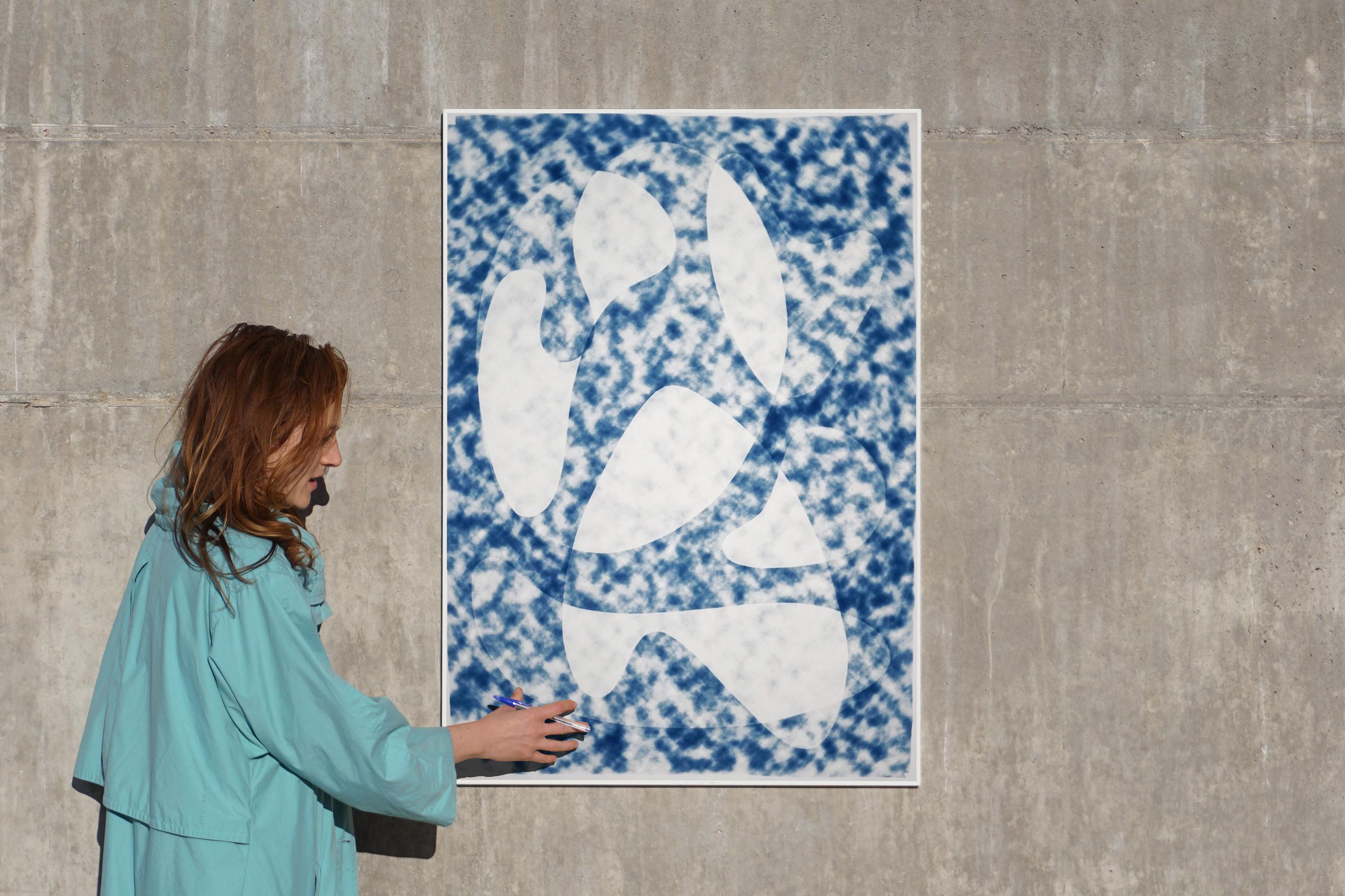 Monotype extra-large de formes nuageuses translucides de style moderne du milieu du siècle, bleu en vente 2