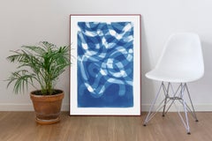 Falling Swirls, organische geschwungene Schichten in blauen Tönen, handgefertigte Cyanotypie auf Papier