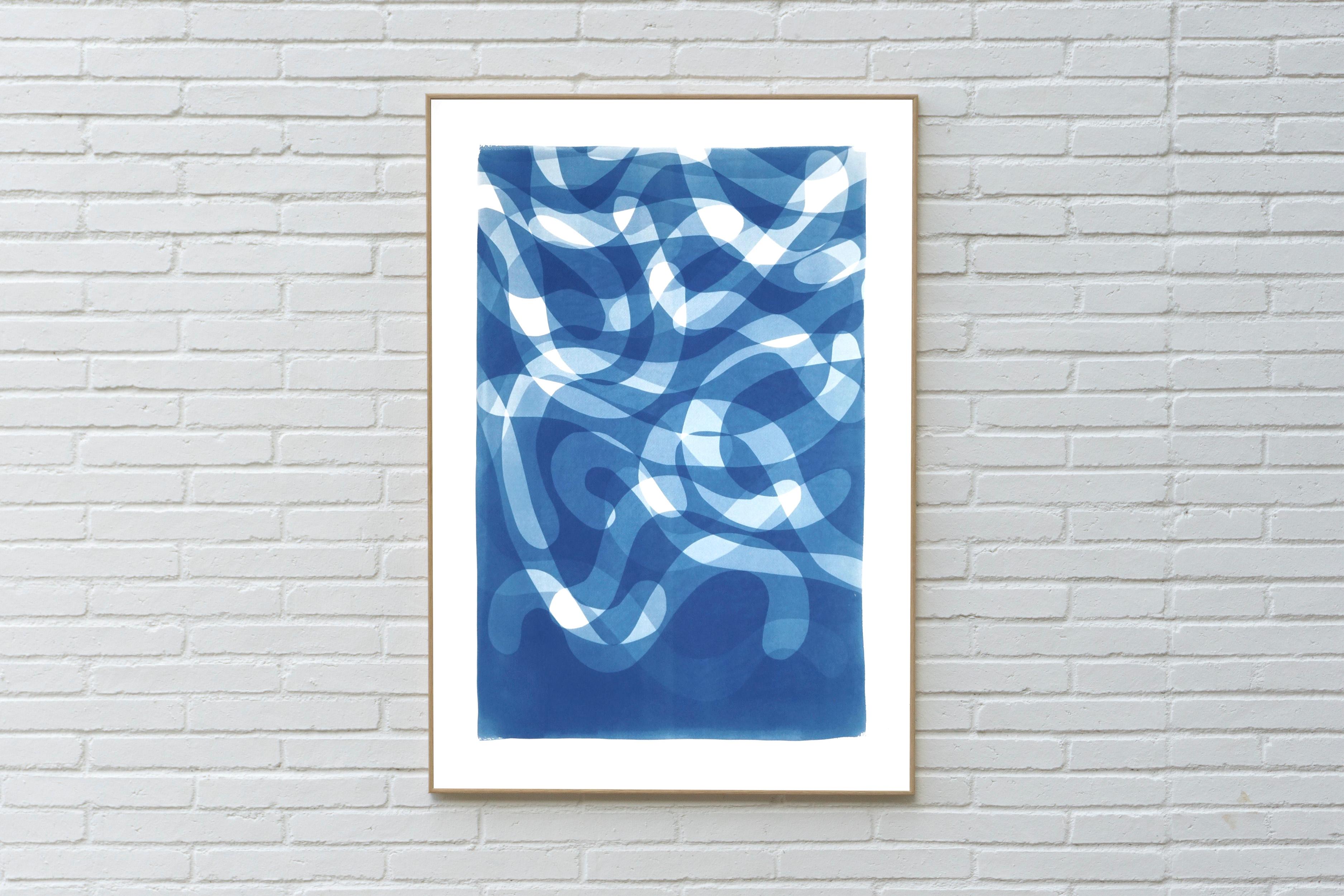 Falling Swirls, organische geschwungene Schichten in blauen Tönen, handgefertigte Cyanotypie auf Papier im Angebot 1