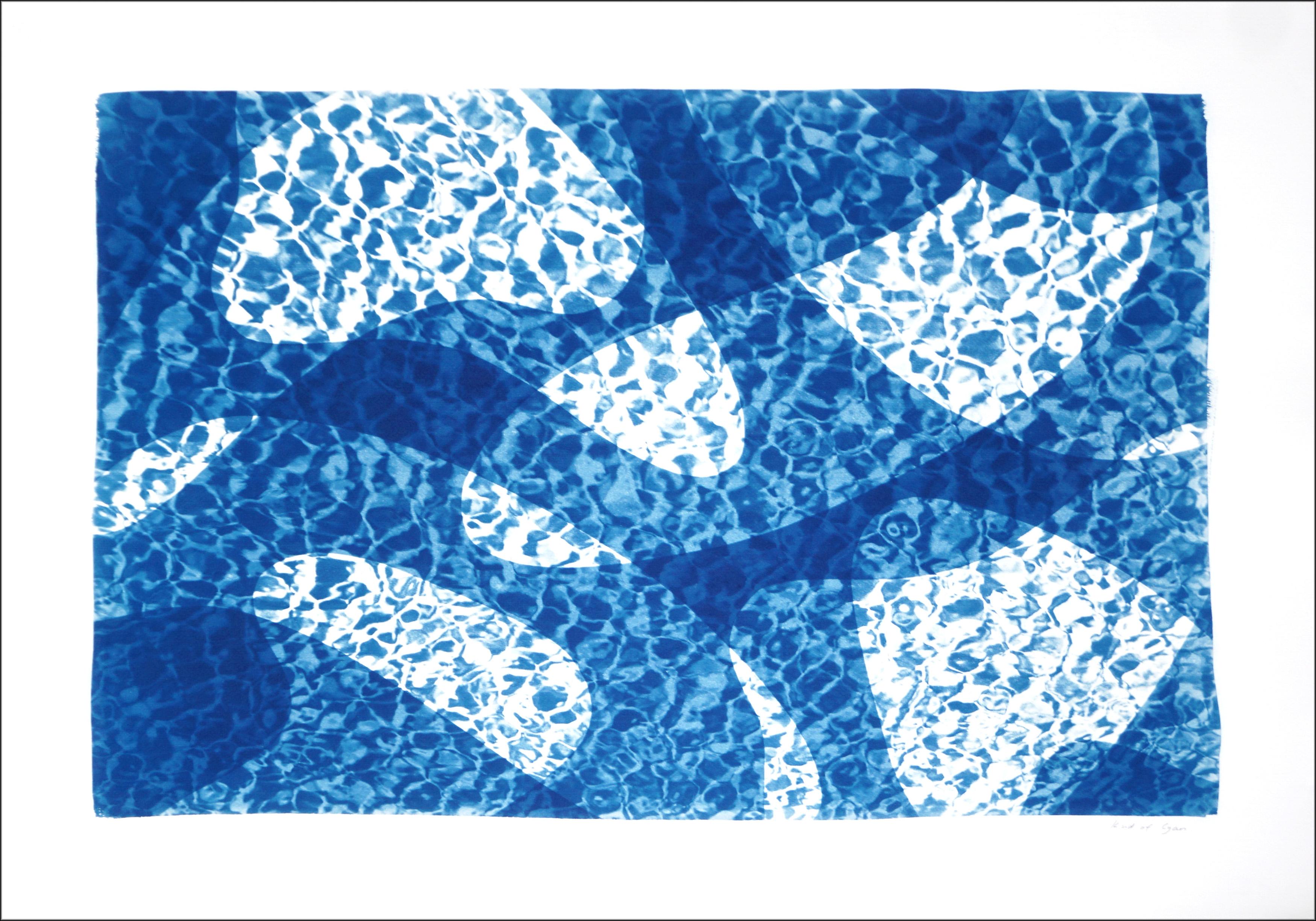 Fisch, der unter Wasser schwimmt, Süß-Blaue Töne, Zyanotyp-Druck, Pool-Kunst auf Papier