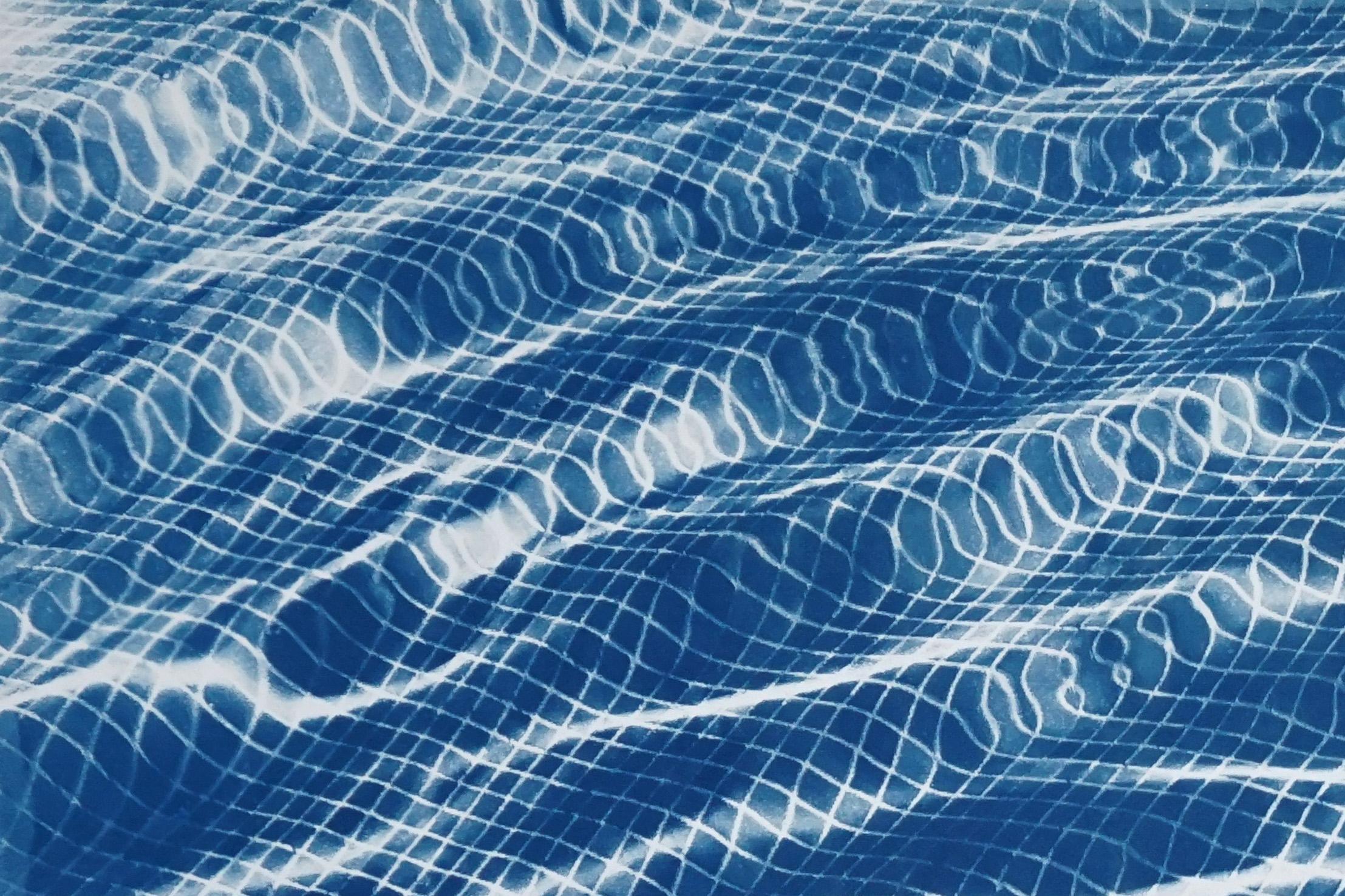 Pool Miami Art Déco, cyanotype bleu sur papier, formes abstraites, reflets d'eau  en vente 2