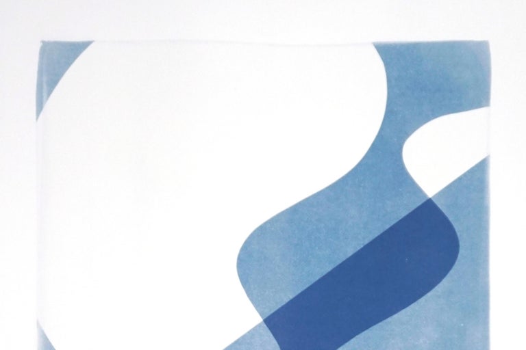 This is an exclusive handprinted unique cyanotype that takes its inspiration from the mid-century modern shapes.
It's made by layering paper cutouts and different exposures using uv-light. 

Details:
+ Title: Minimal Blue Curves I
+ Year: 2021
+