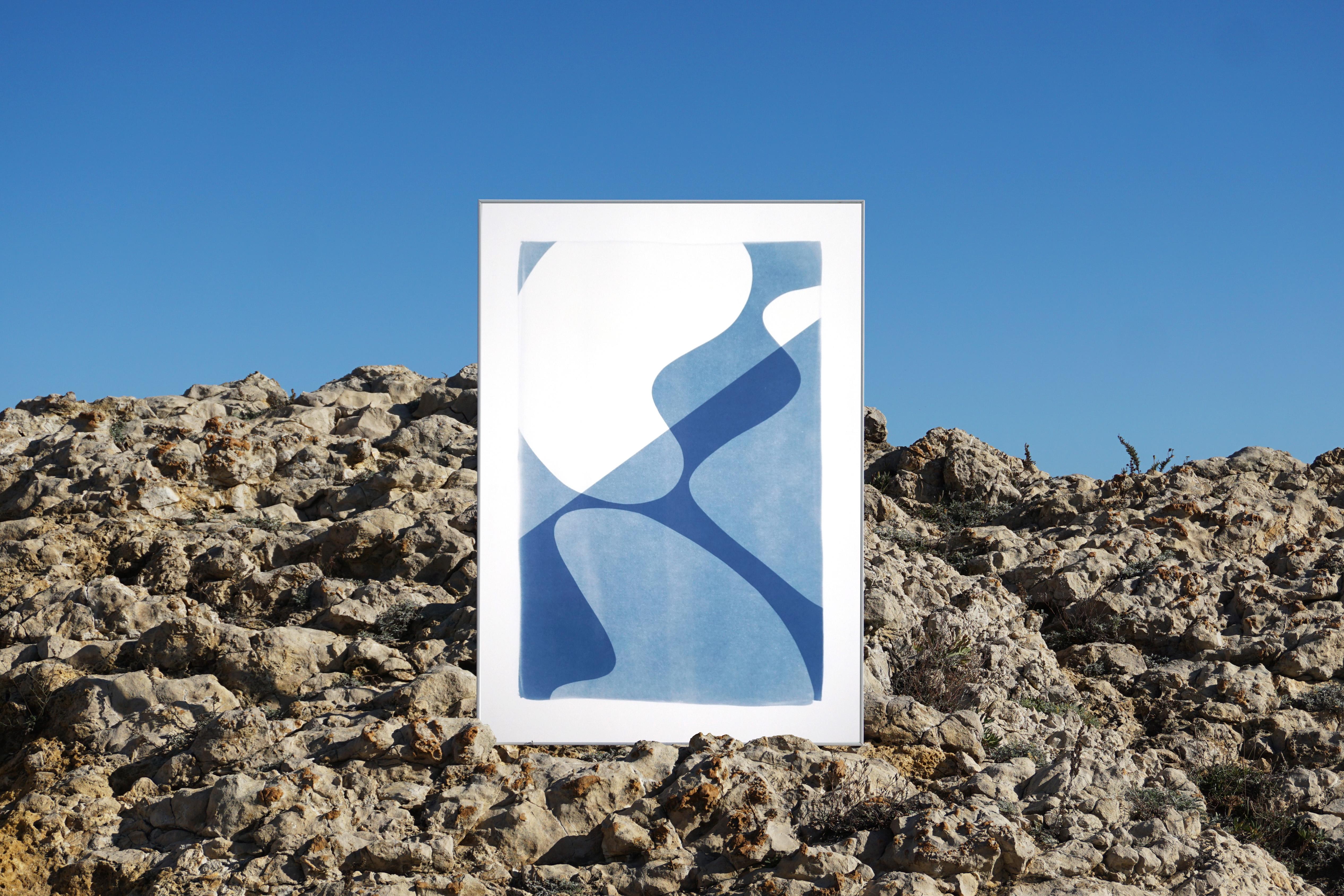 This is an exclusive handprinted unique cyanotype that takes its inspiration from the mid-century modern shapes.
It's made by layering paper cutouts and different exposures using uv-light. 

Details:
+ Title: Minimal Blue Curves I
+ Year: 2021
+