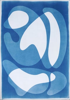 Moderne Mid-Century-Modern-Formen in Weiß und Blau, handgefertigte Cyanotype, einzigartige Monotypie