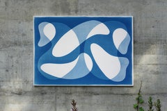 Formas orgánicas flotantes de mediados de siglo en tonos azules, monotipo cianotipia sobre papel