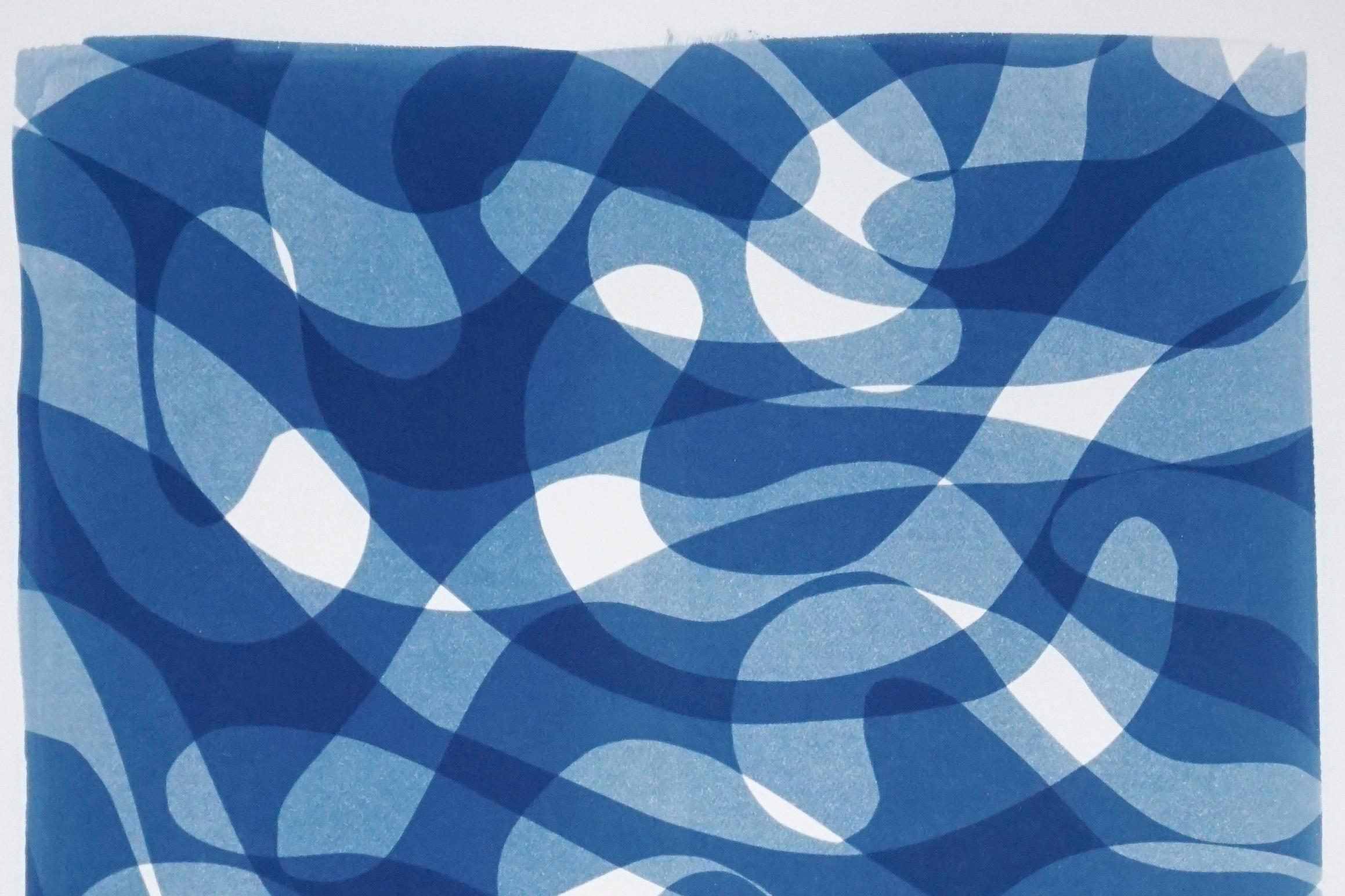 Originaldruck von geschichteten Looping-Linien, weiße und blaue Monotypie, organische Formen im Angebot 2