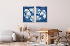 Chevauchements rétro, grand diptyque de cyanotypes, abstrait moderne, formes bleues flottantes
