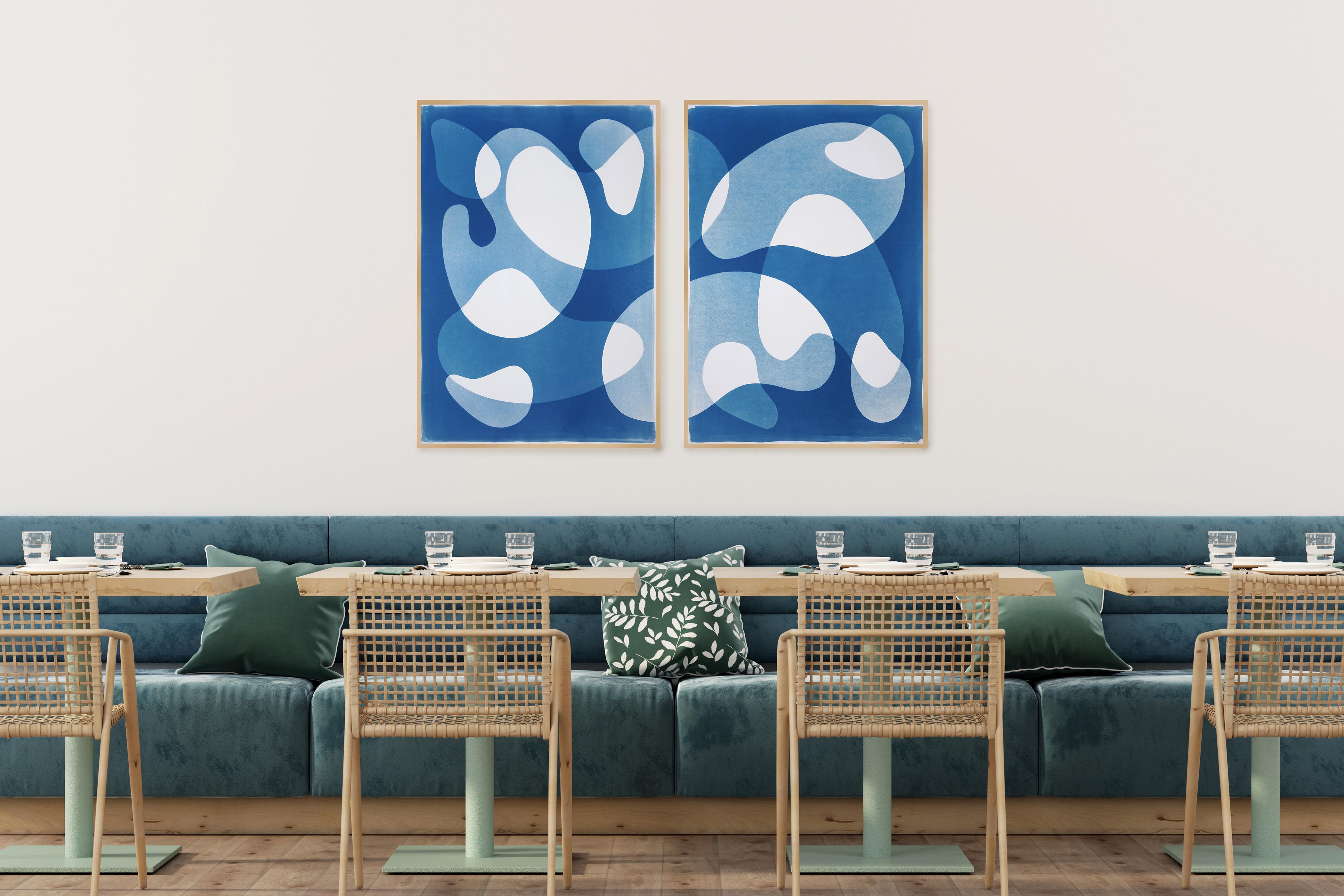 Chevauchements rétro, grand diptyque de cyanotypes, abstrait moderne, formes bleues flottantes en vente 1