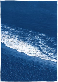 Sandy Shore mit Schaumstoff, nautischer Zyanotype-Druck auf Aquarellpapier, Strandküste