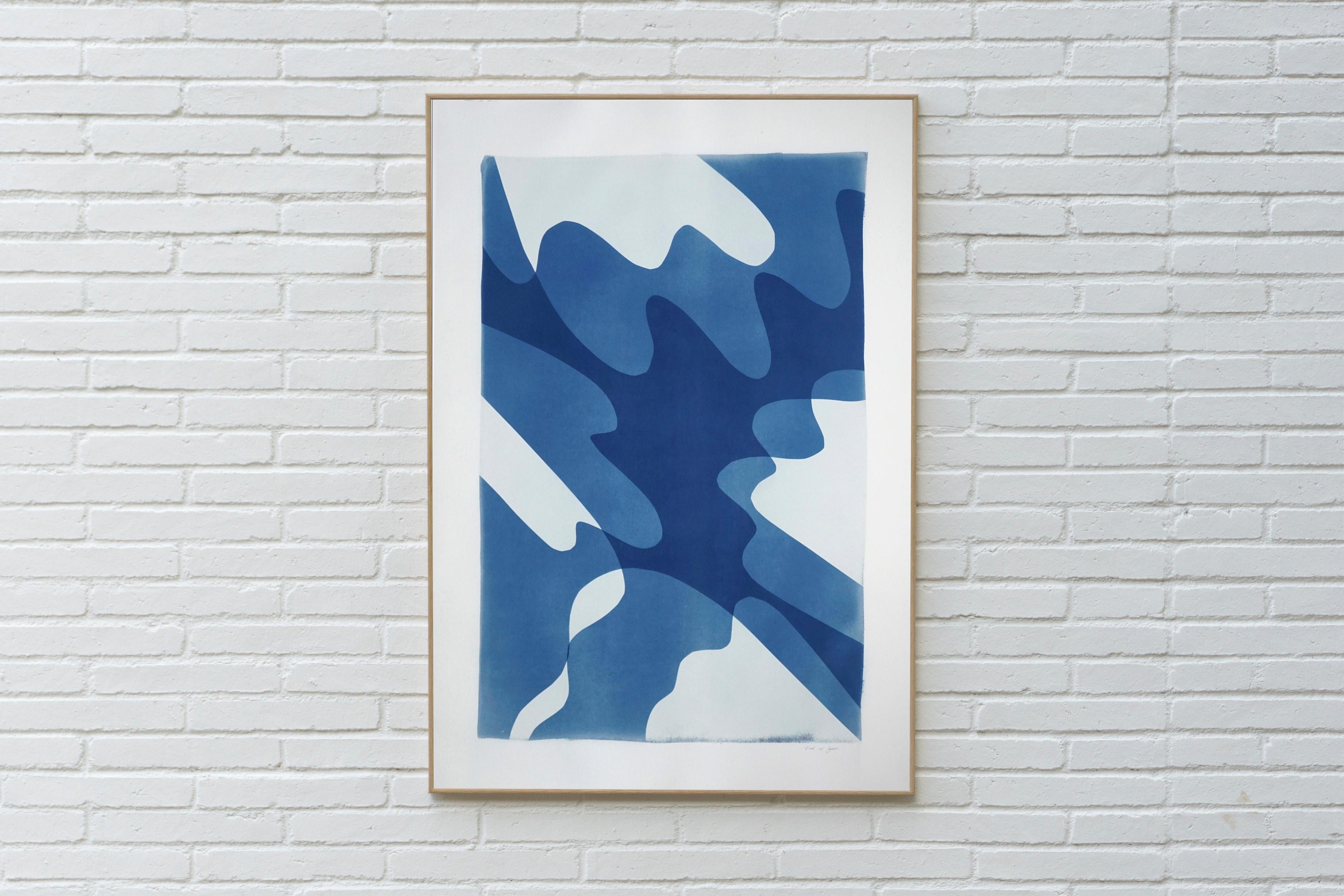Shaky Shadows, handgefertigte Monotypie minimalistischer abstrakter Formen und Lagen in Blau im Angebot 2