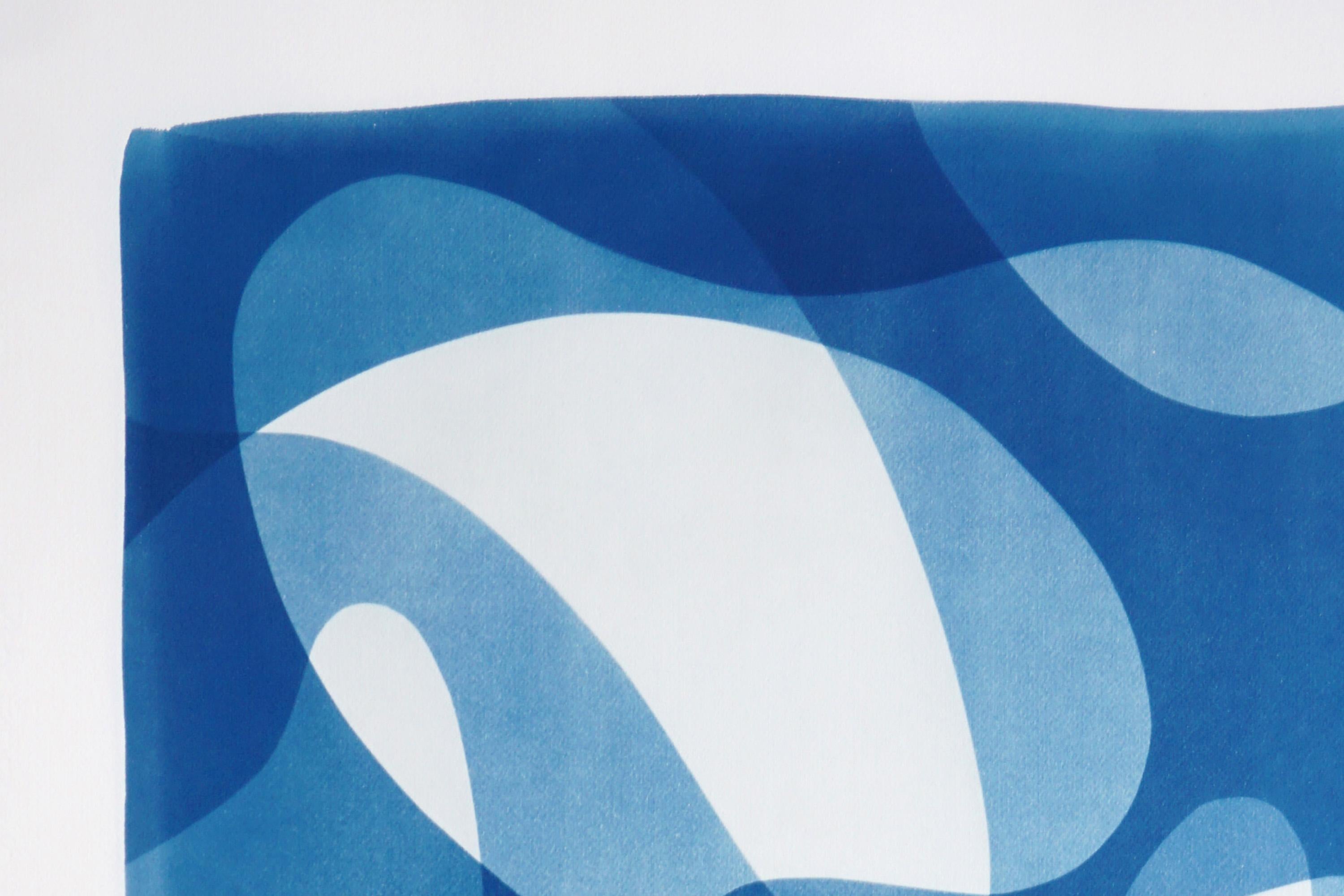 Curves et formes urbaines, photogramme abstrait cyanotype dans des tons bleus et blancs en vente 1