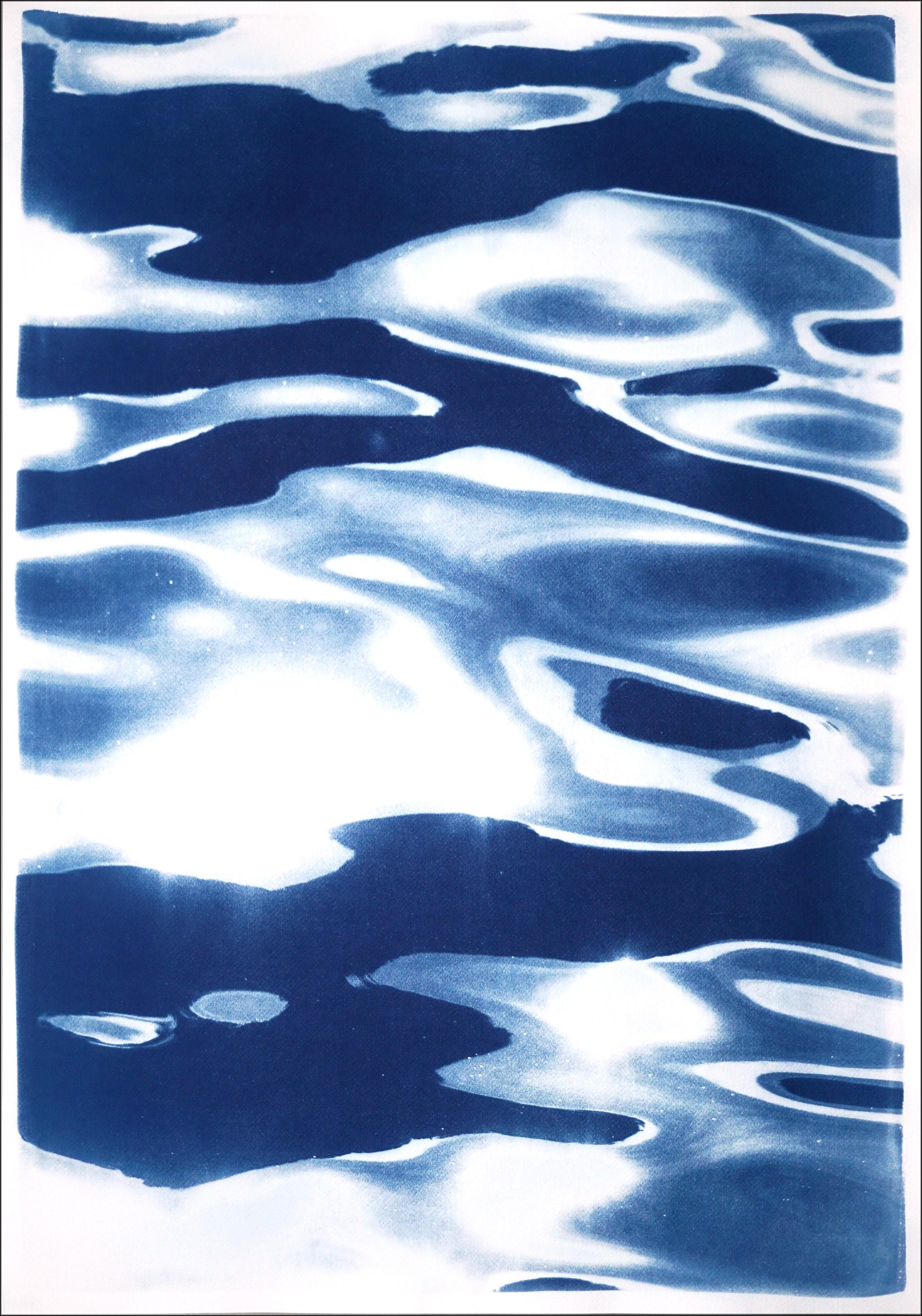 Cette série de triptyques en cyanotype met en valeur la beauté des scènes de la nature, notamment des plages et des océans magnifiques, ainsi que les textures complexes de l'eau, des forêts et des cieux. Ces triptyques sont de grandes pièces qui