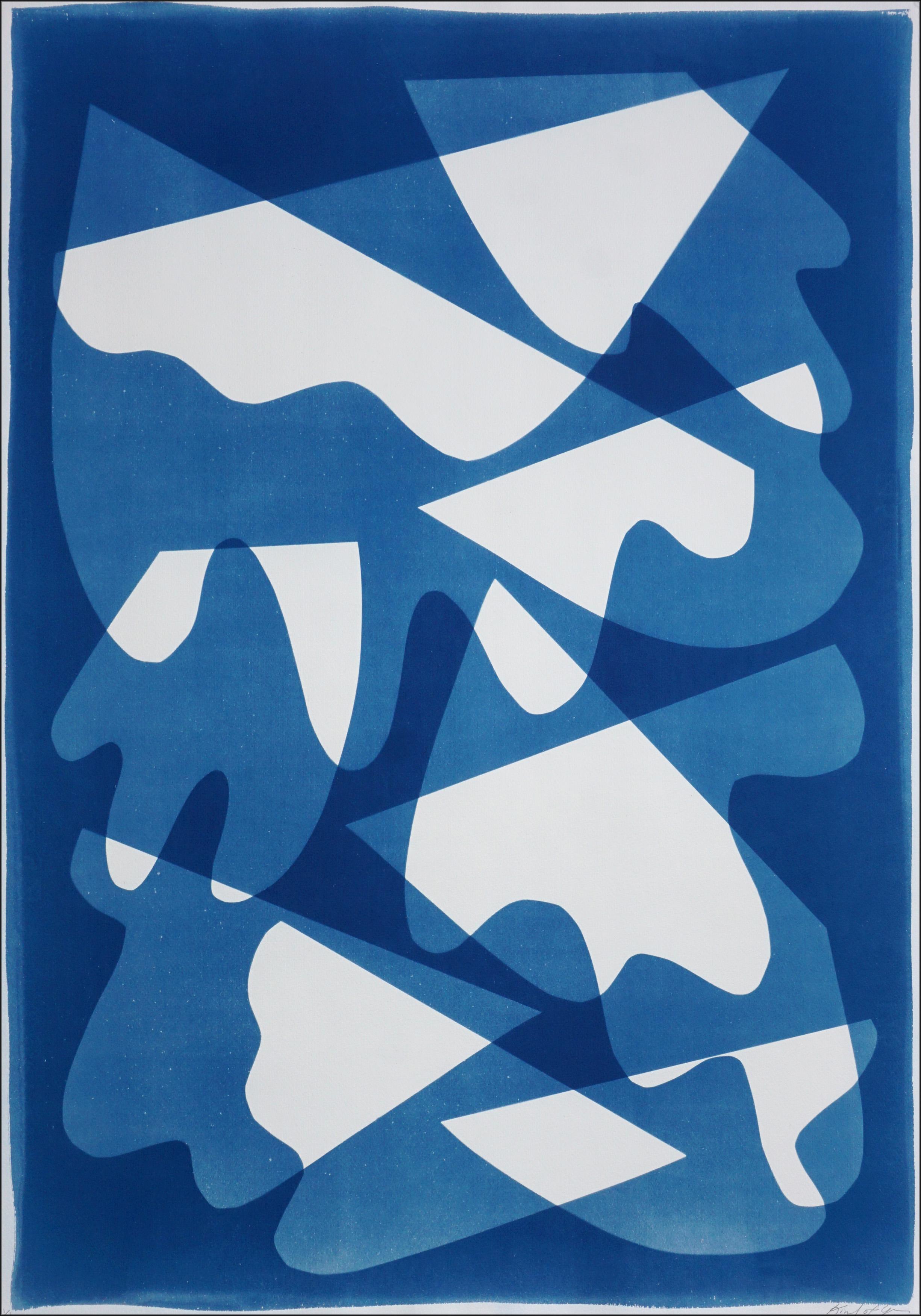 Wet Mirrors, vertikale Monotypie Cyanotoype, tiefblaue und weiße abstrakte Formen