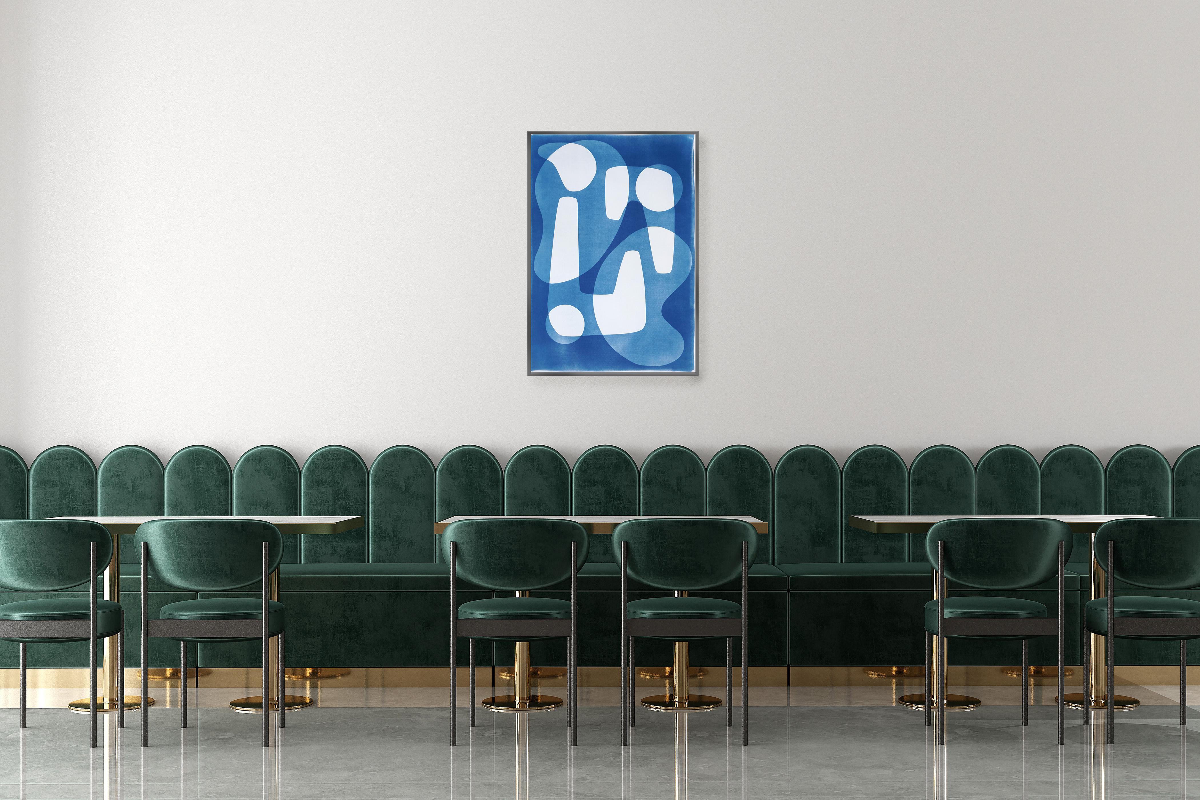 Formes modernes et uniques de style Jetsons blanches et bleues, cyanotype fait à la main en vente 1