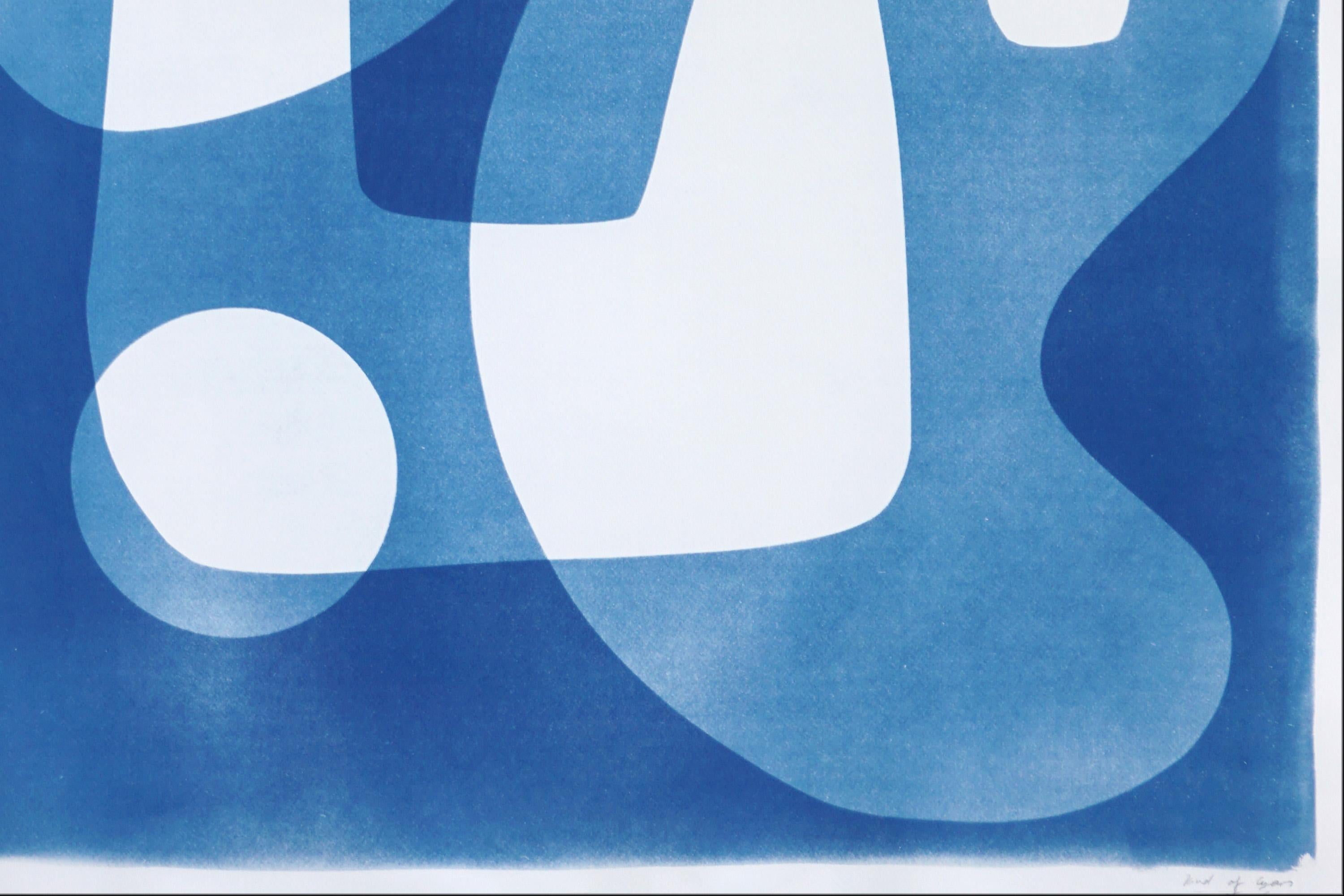Formes modernes et uniques de style Jetsons blanches et bleues, cyanotype fait à la main en vente 3