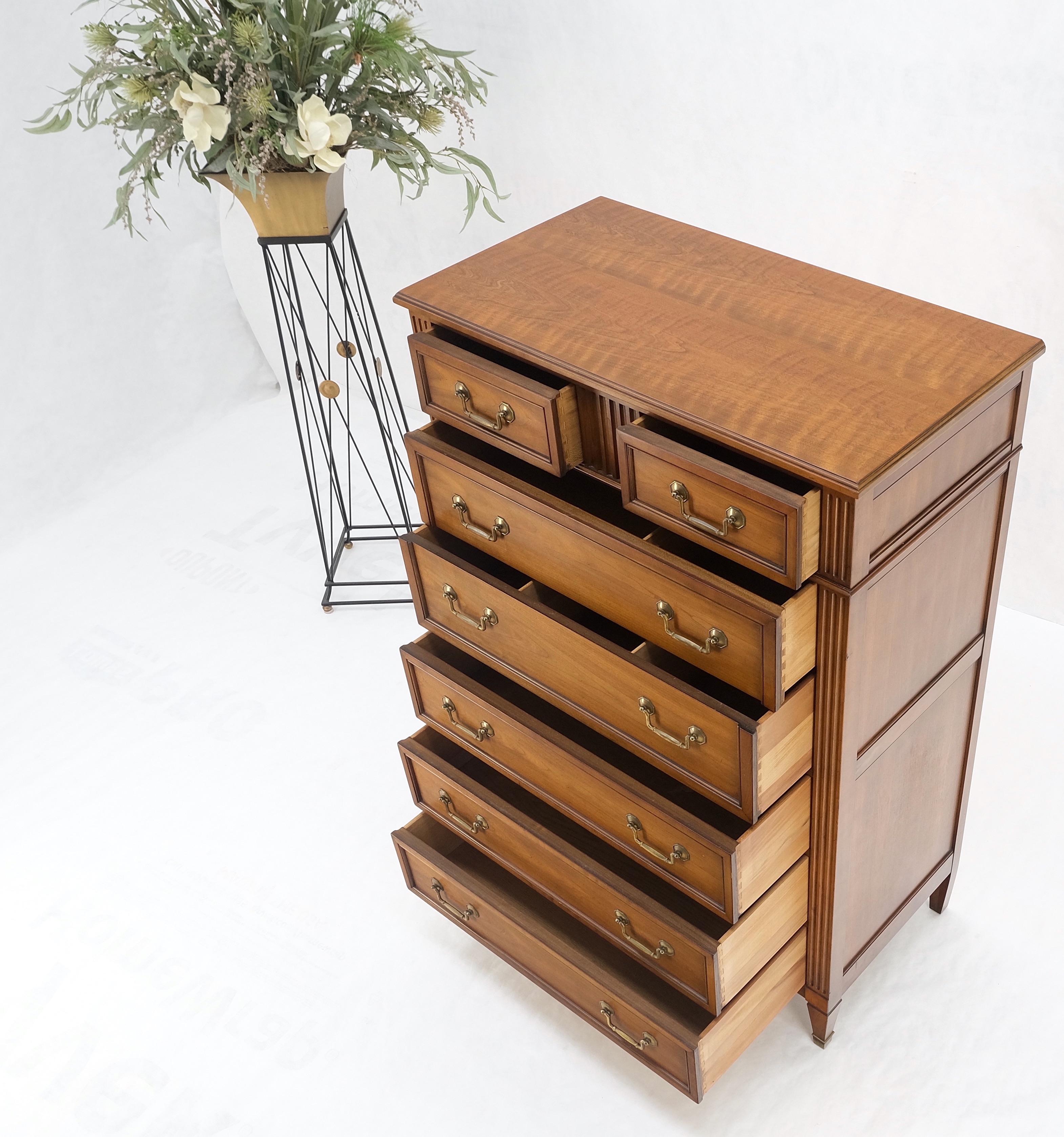 Kindel 7 Tiroirs Fruitwood Heavy Brass Drop Pulls High Chest Tall Dresser MINT ! en vente 11