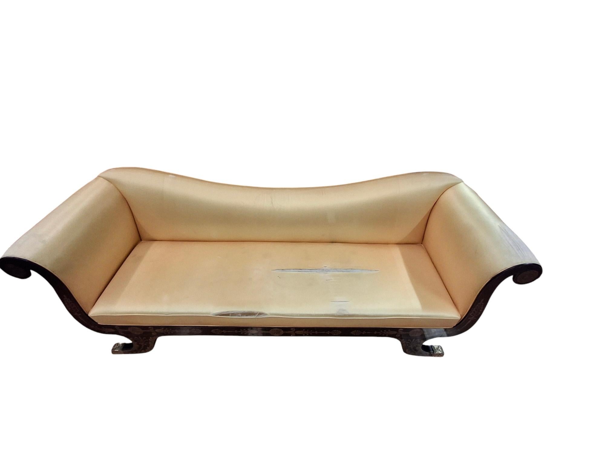 Magnifique canapé de Kindel Furniture 
Le canapé 