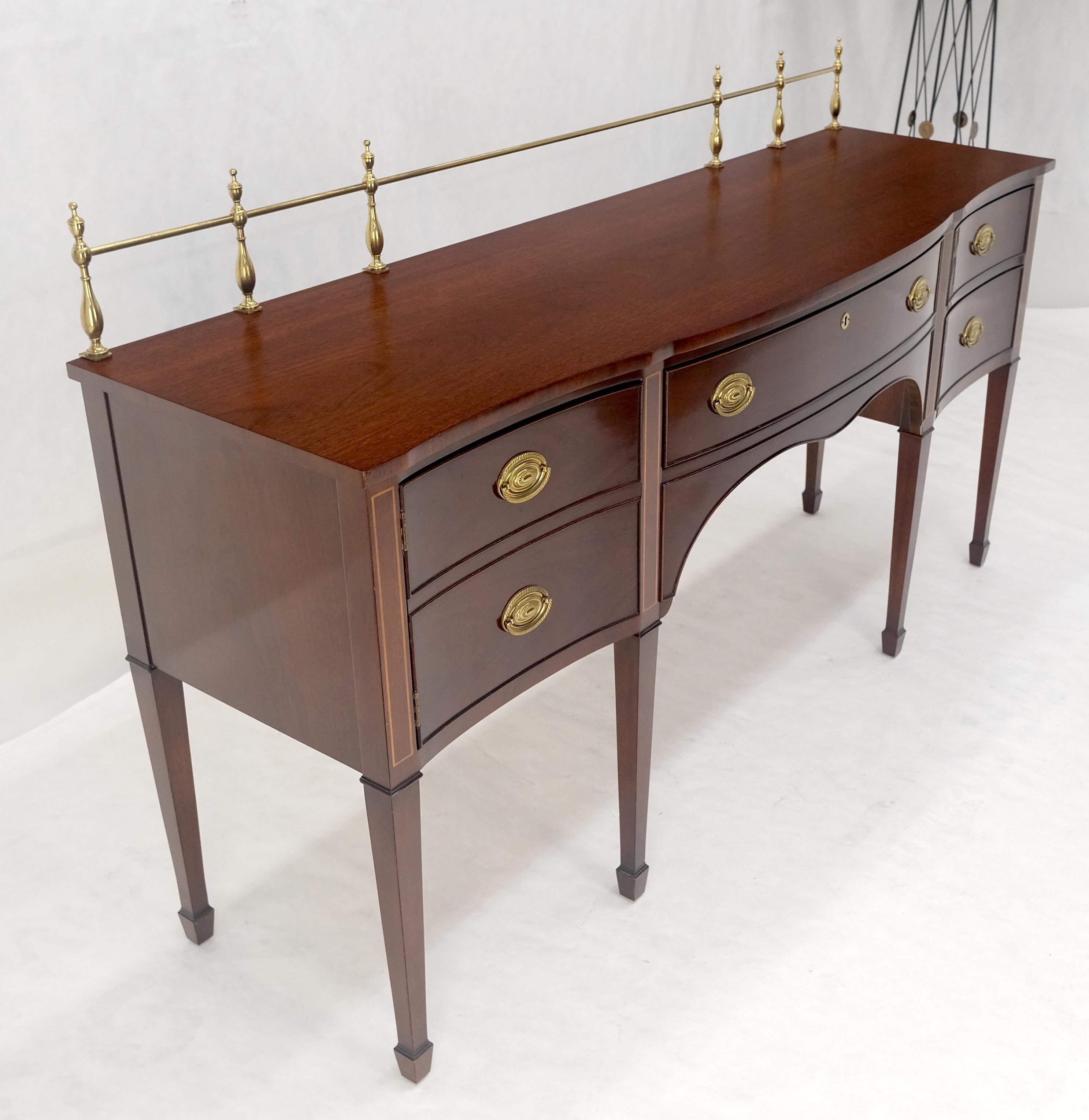 Kindel Brass Gallery Credenza a 3 cassetti e 1 porta in mogano in stile Feder MINT in vendita 1