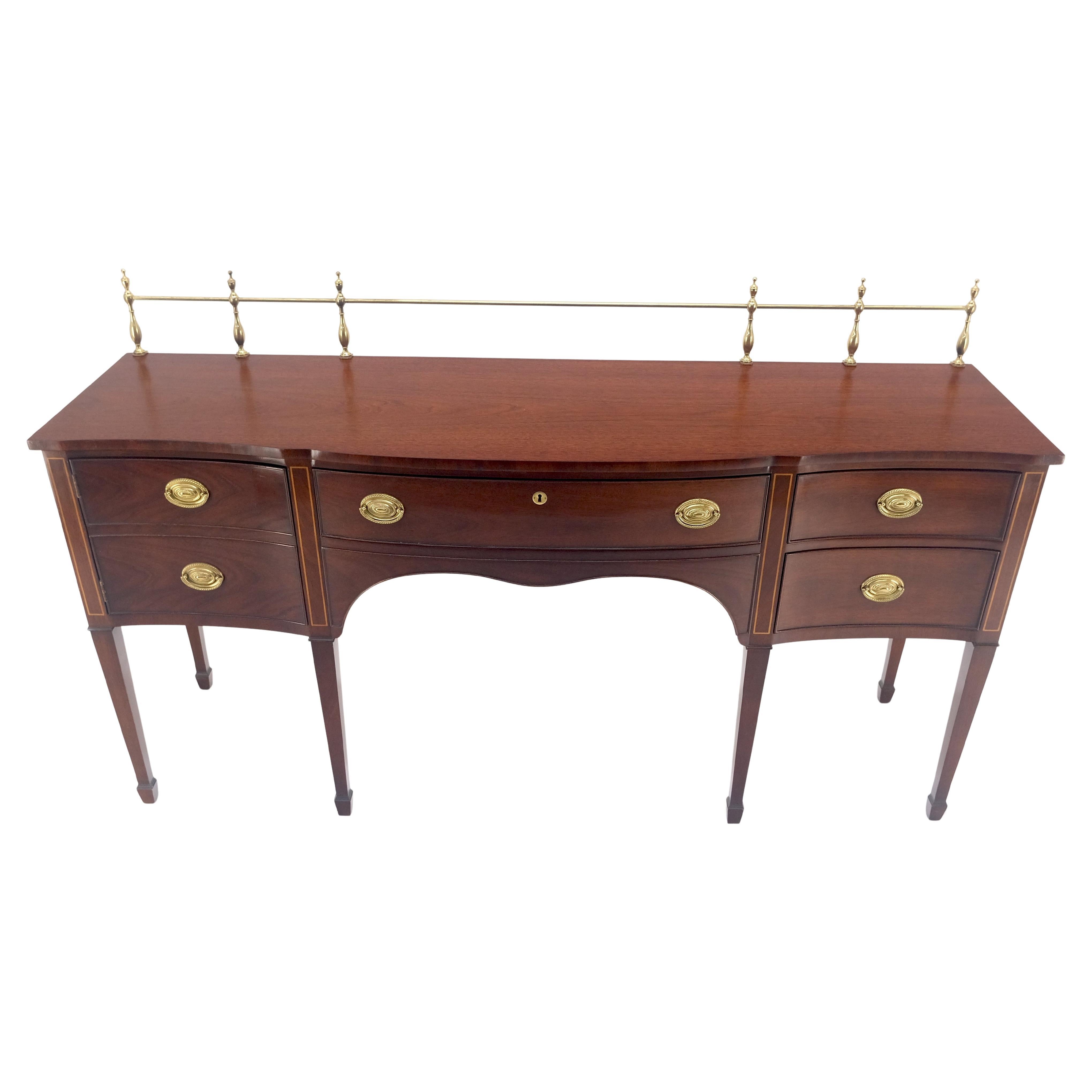 Kindel Brass Gallery Credenza a 3 cassetti e 1 porta in mogano in stile Feder MINT in vendita