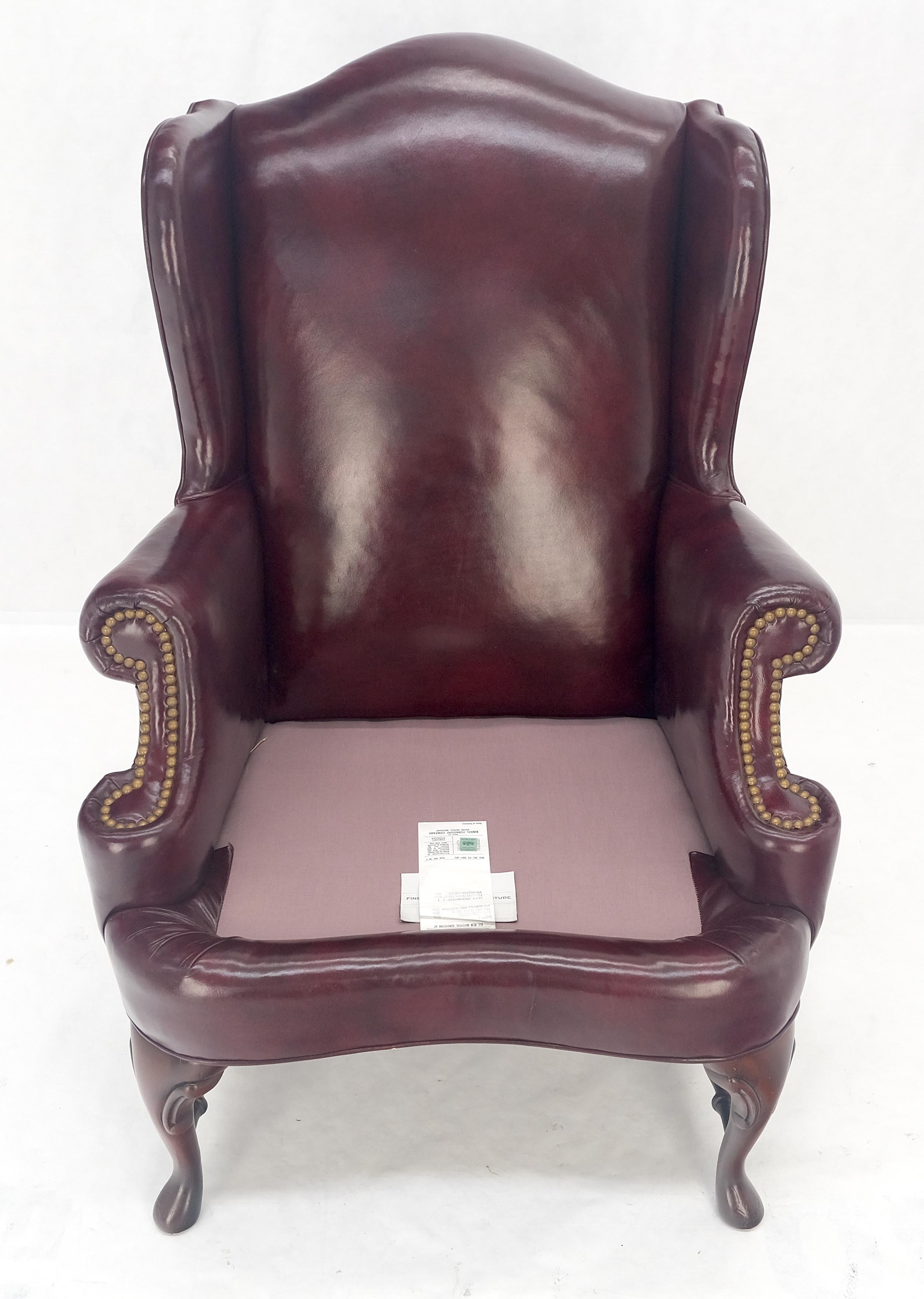 Kindel Burgundy Leather Upholstery Carved Mahogany Legs Wingback Chair & Ottoman en vente 5