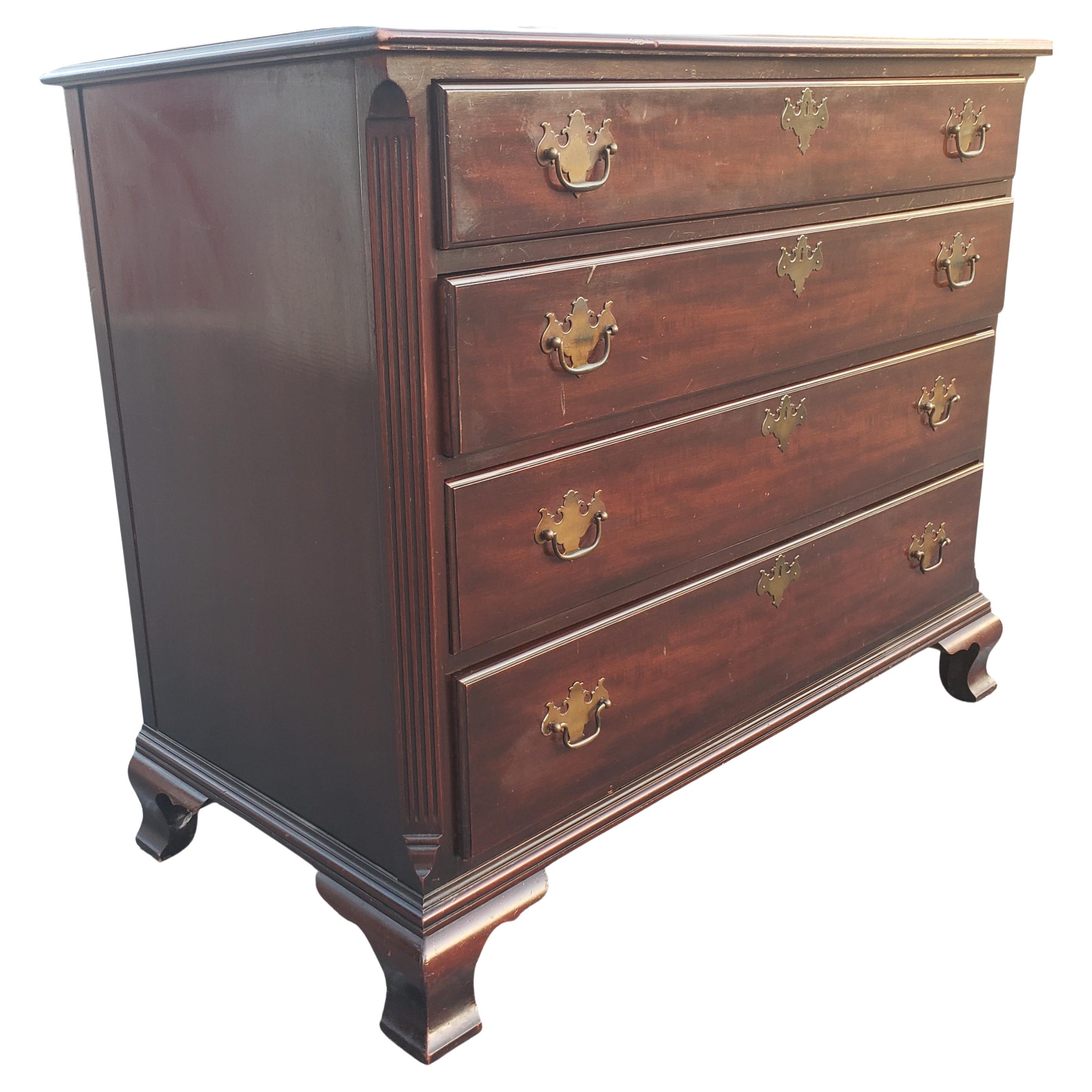 Beautiful Kindel furniture Chest of drawers commode in good vintage condition. From the 1950s. 
Measures 45