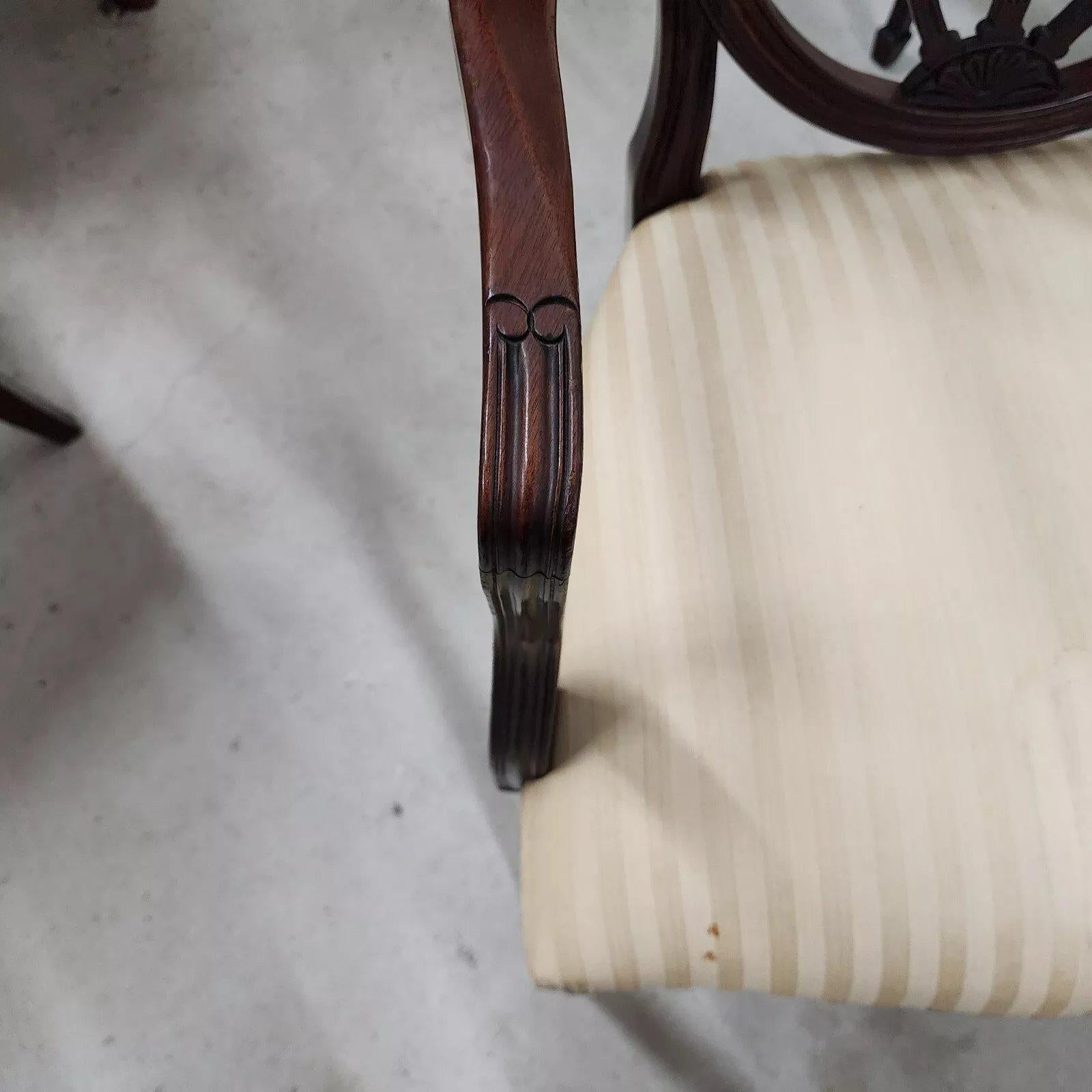 Sedie da pranzo Kindel con schienale a scudo Modello 76-082 in vendita 6