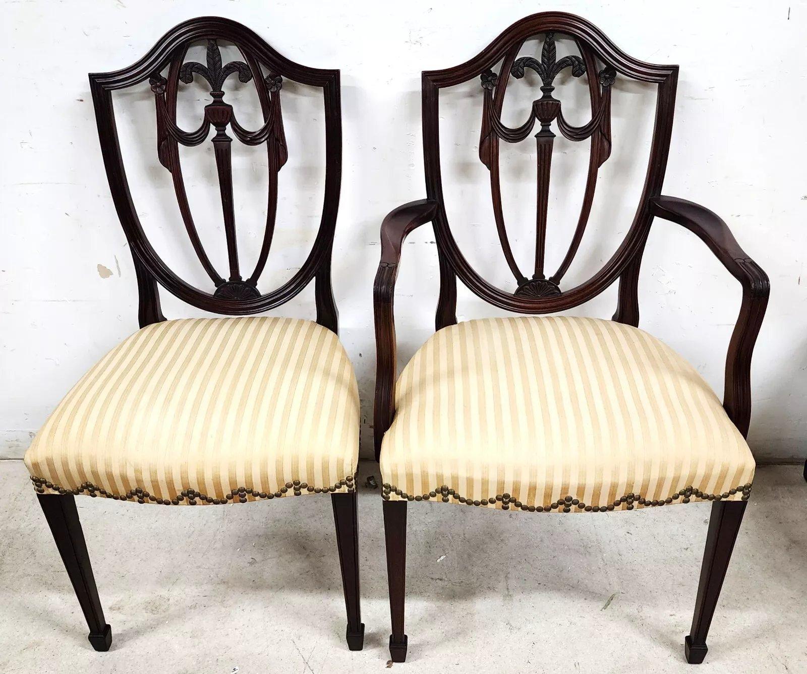 Sedie da pranzo Kindel con schienale a scudo Modello 76-082 in vendita 7