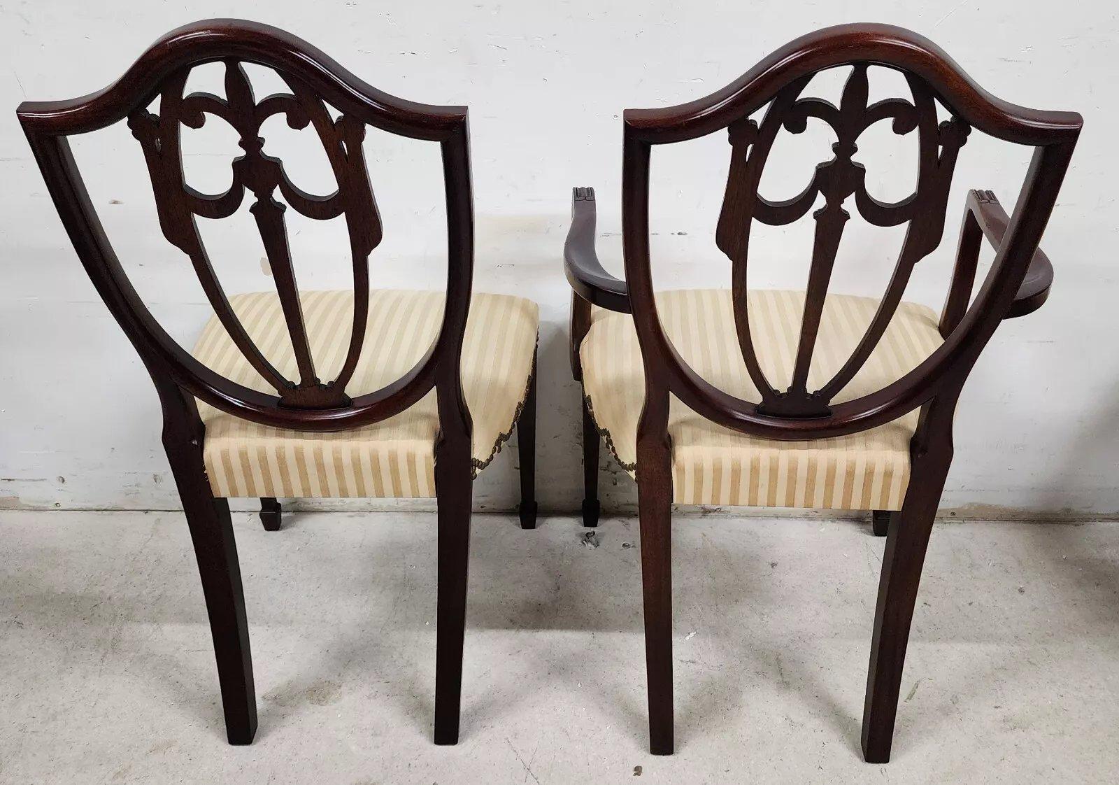 Sedie da pranzo Kindel con schienale a scudo Modello 76-082 in vendita 10