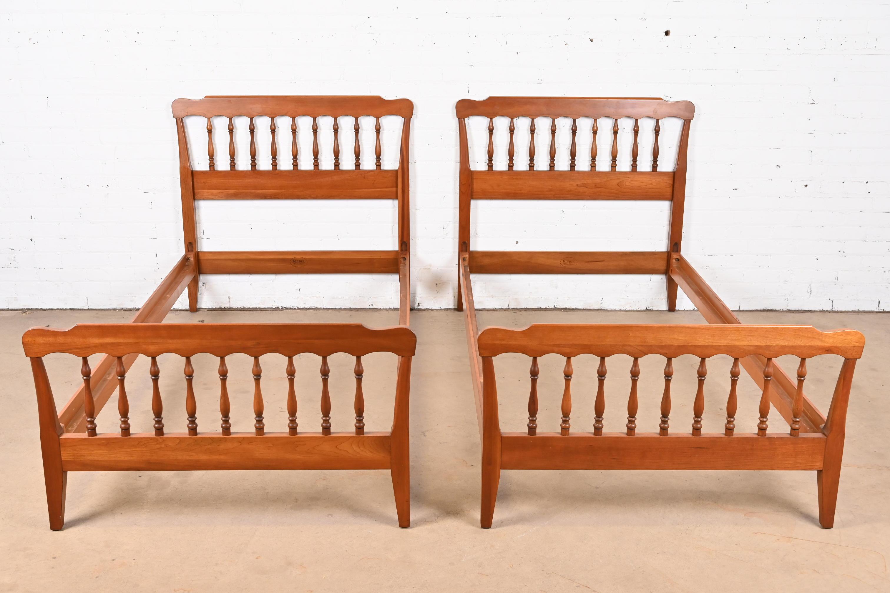 An exceptional pair of American Colonial style carved cherry wood twin size spindle bed frames

By Kindel Furniture

USA, Circa 1960s

Each bed measures: 40.5