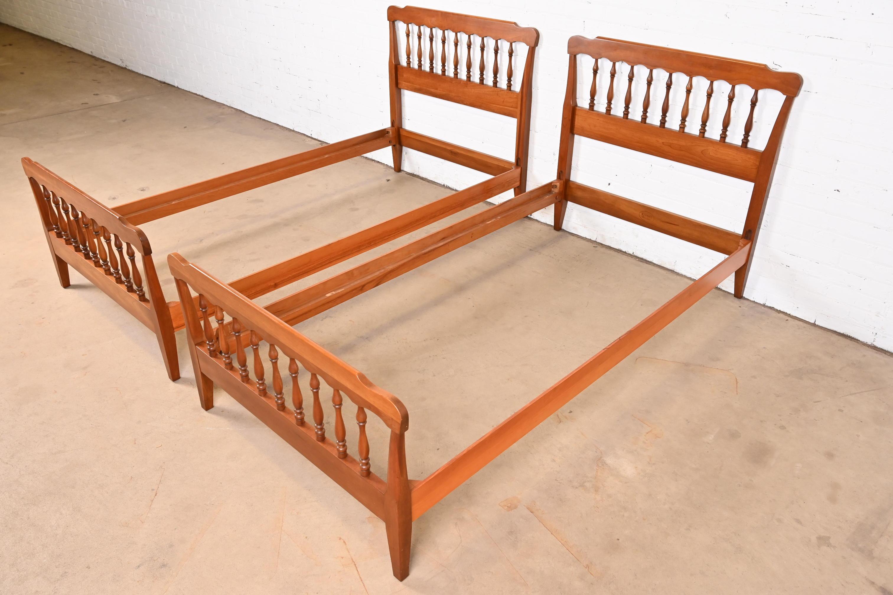Mid-20th Century Kindel Furniture American Colonial Carved Cherry Wood Twin Size Spindle Beds For Sale