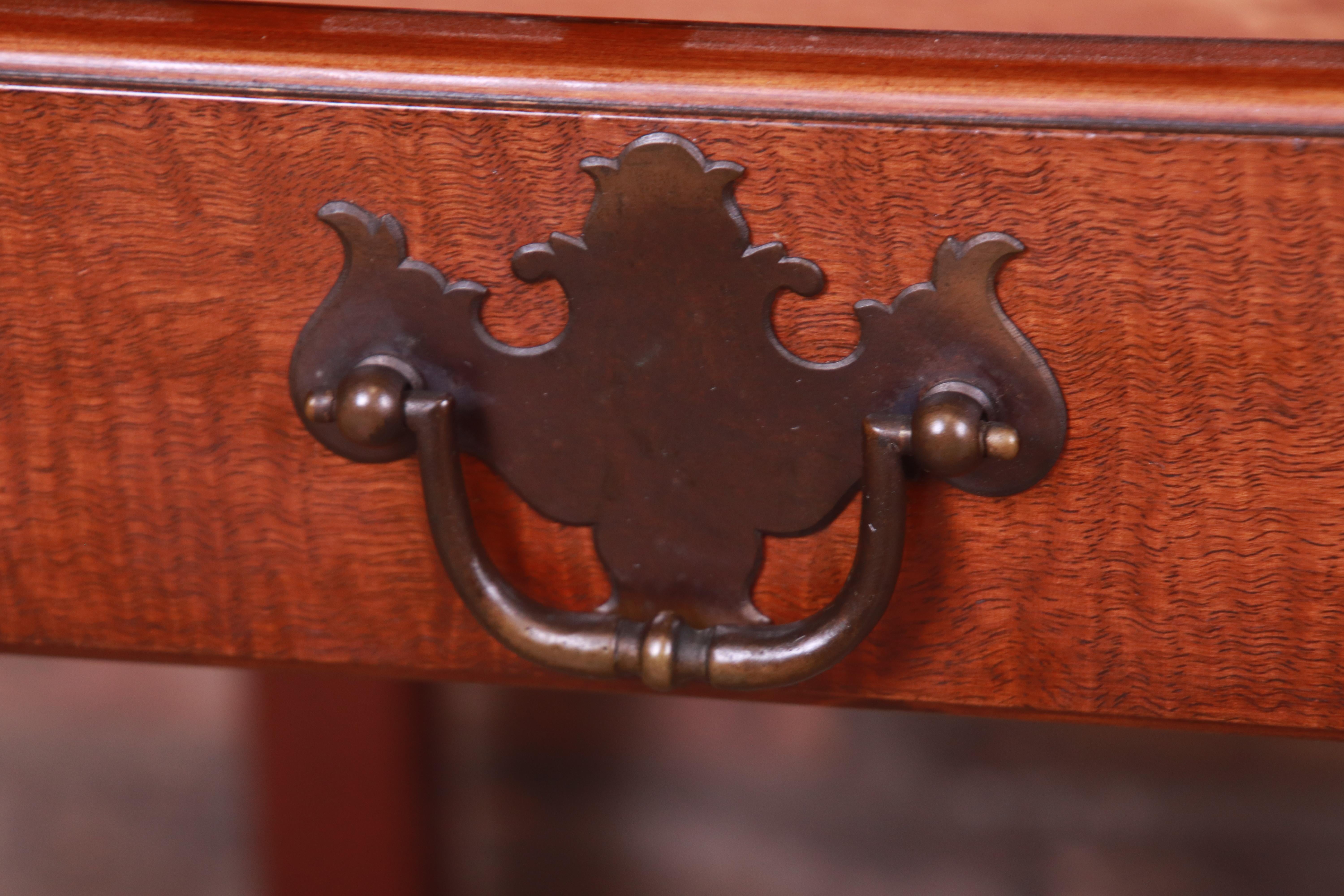 Kindel Furniture American Colonial Mahogany Nightstands, Pair 4