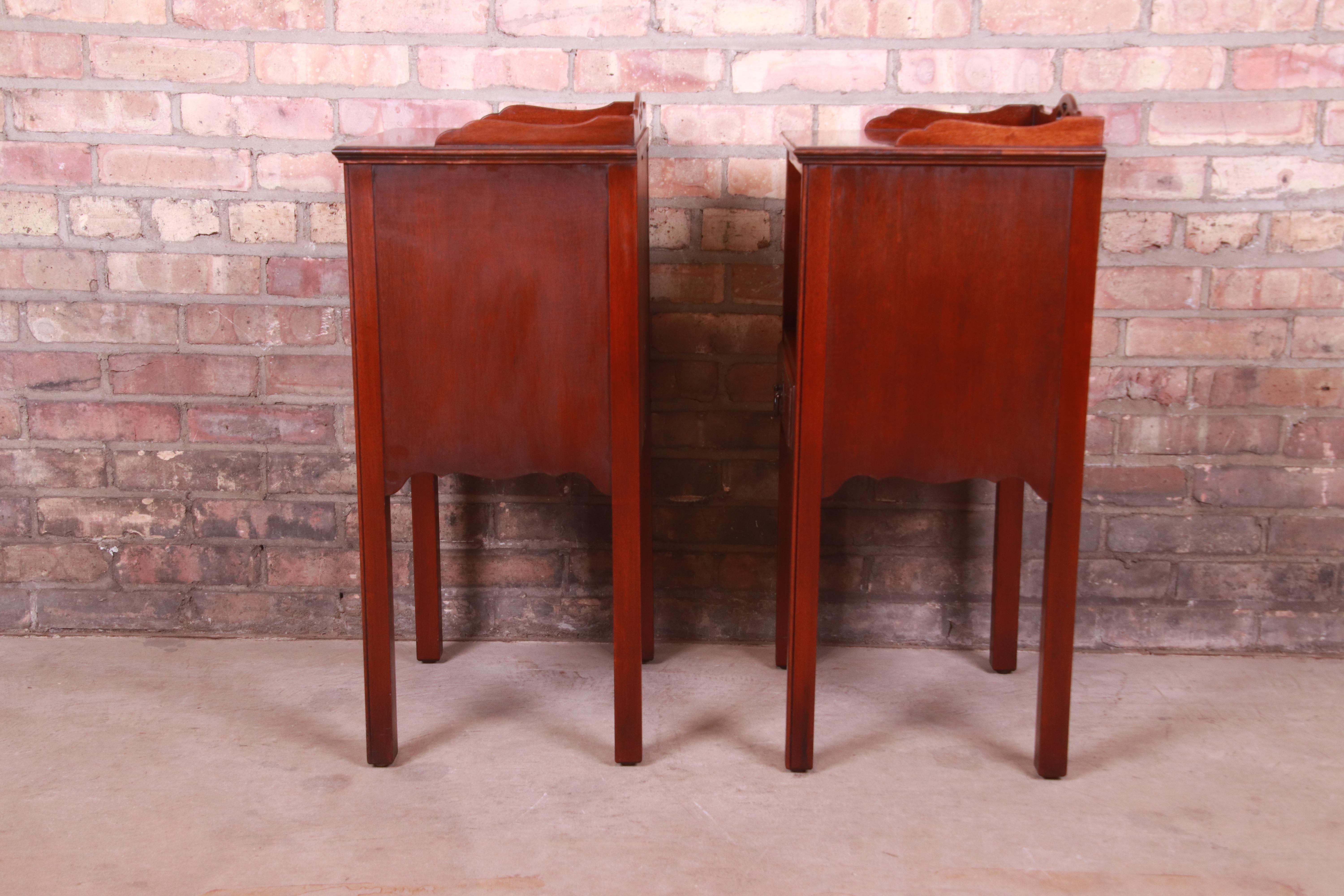 Kindel Furniture American Colonial Mahogany Nightstands, Pair 8