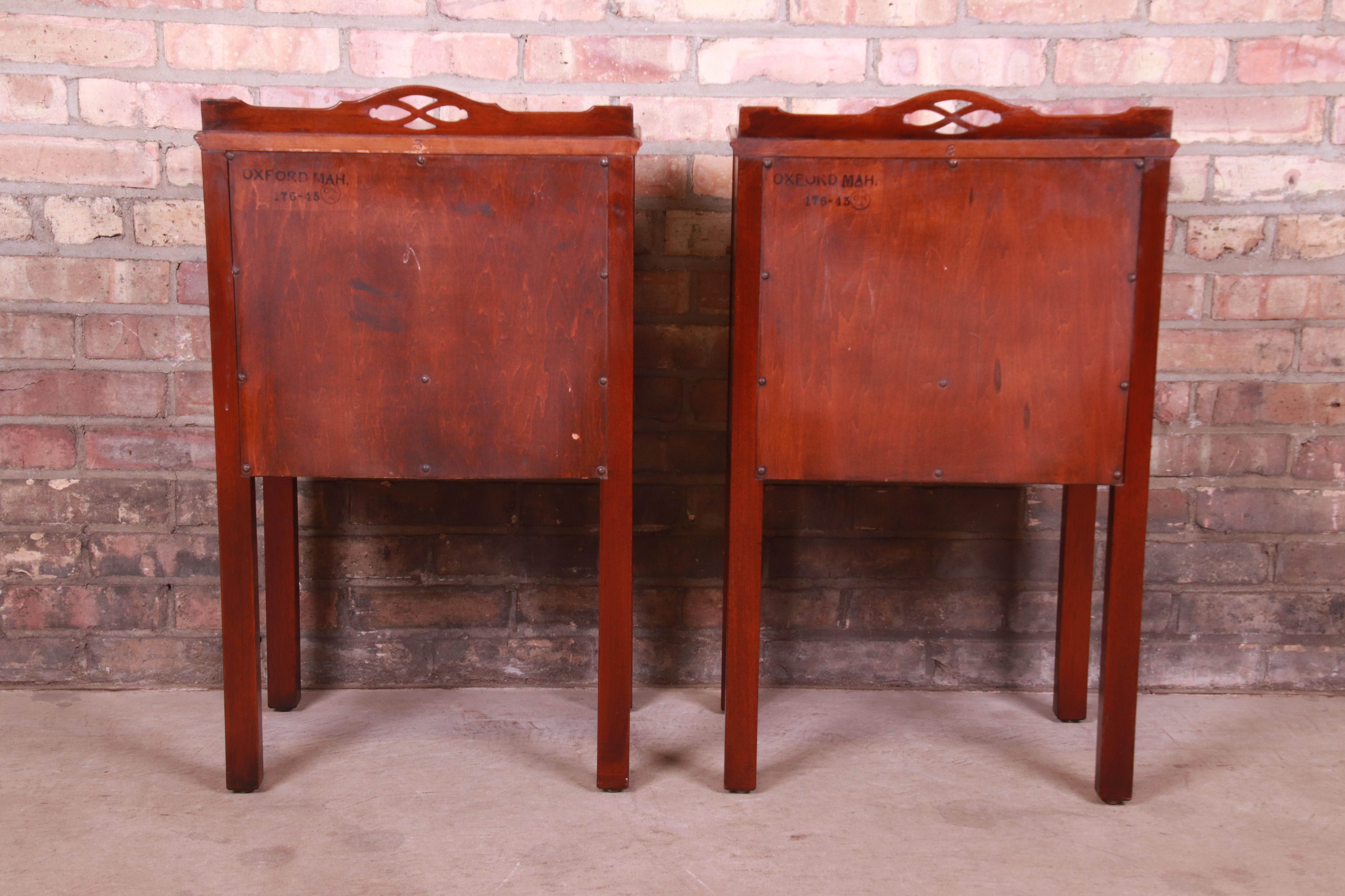 Kindel Furniture American Colonial Mahogany Nightstands, Pair 10