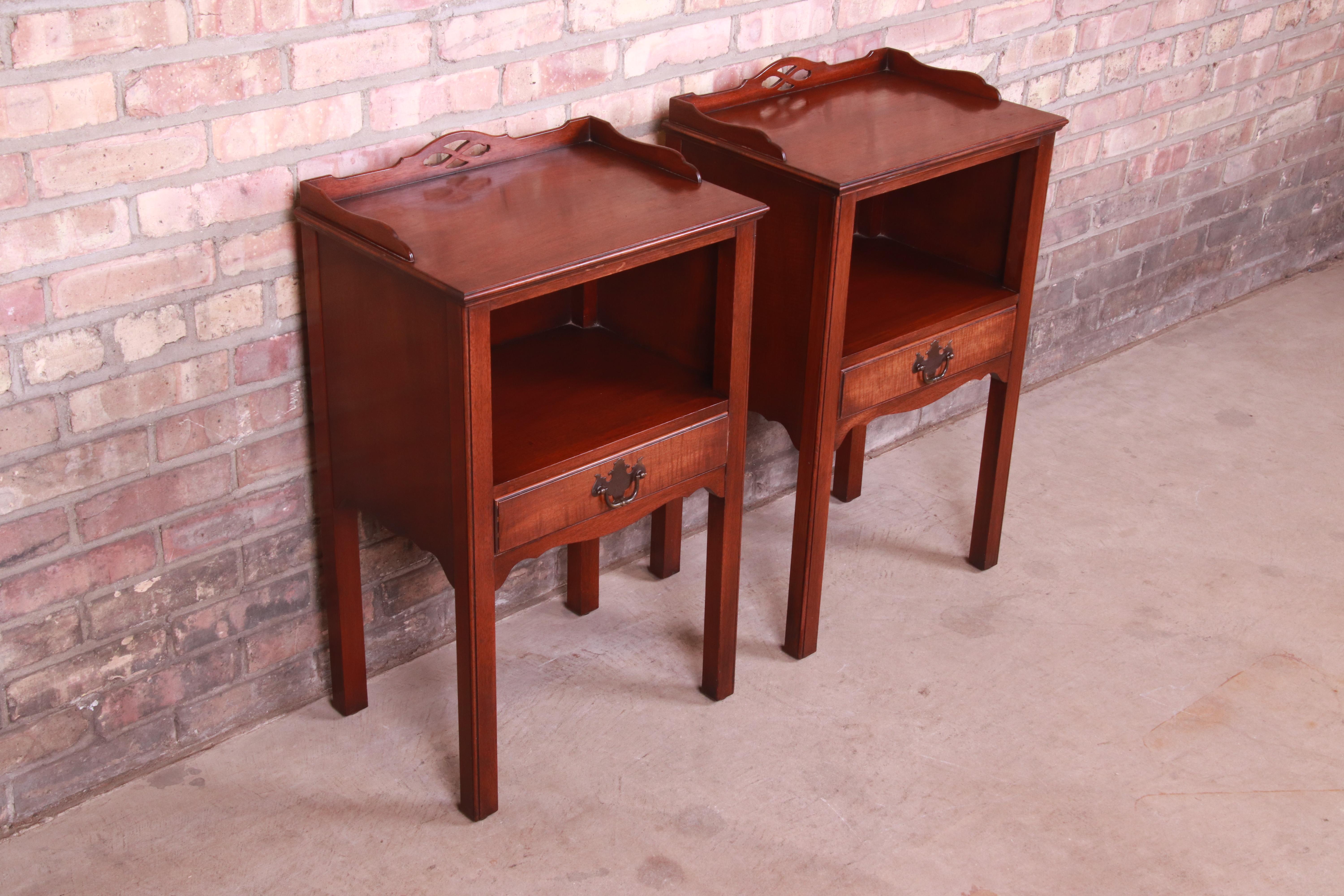 20th Century Kindel Furniture American Colonial Mahogany Nightstands, Pair