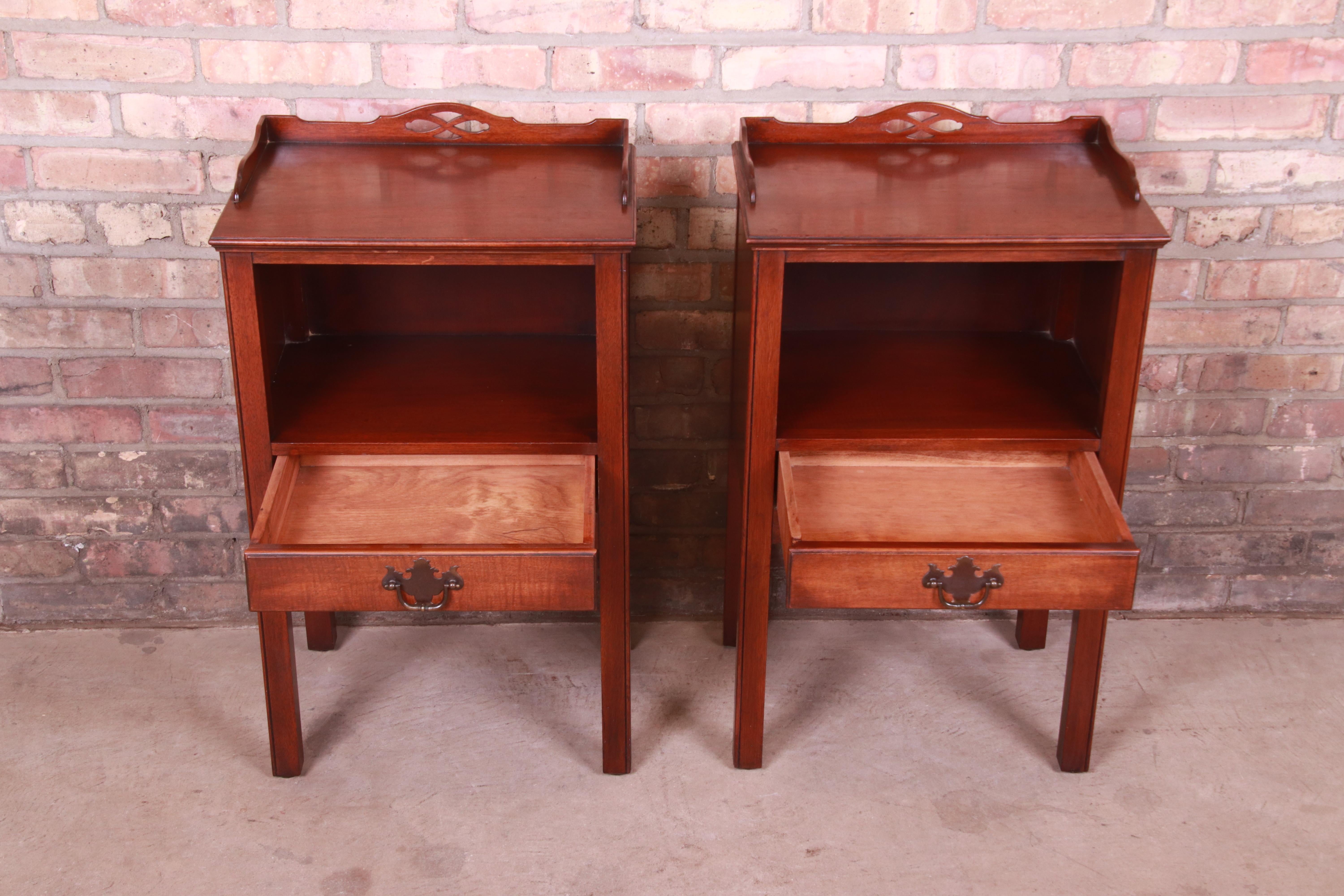 Brass Kindel Furniture American Colonial Mahogany Nightstands, Pair