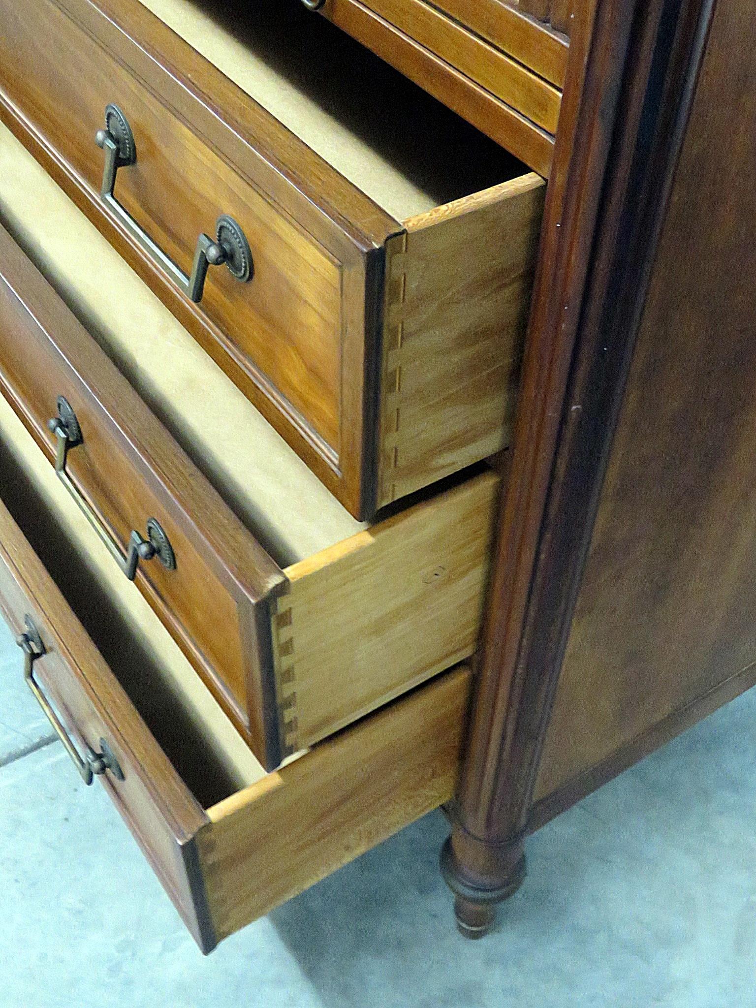 Kindel Furniture Belvedere Gentleman's Chest In Good Condition In Swedesboro, NJ