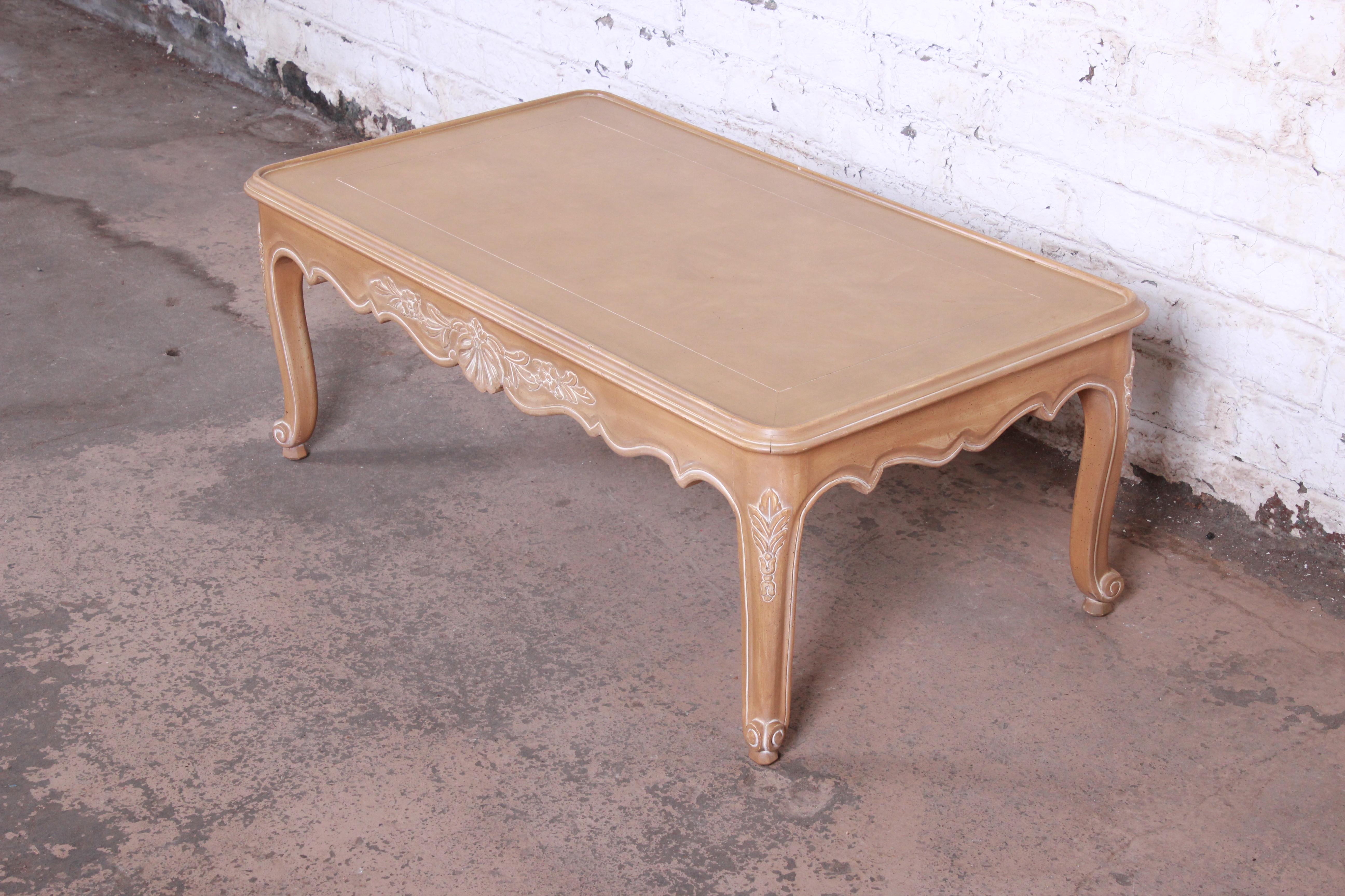 Kindel Furniture Carved French Provincial Louis XV Style Coffee Table In Good Condition In South Bend, IN