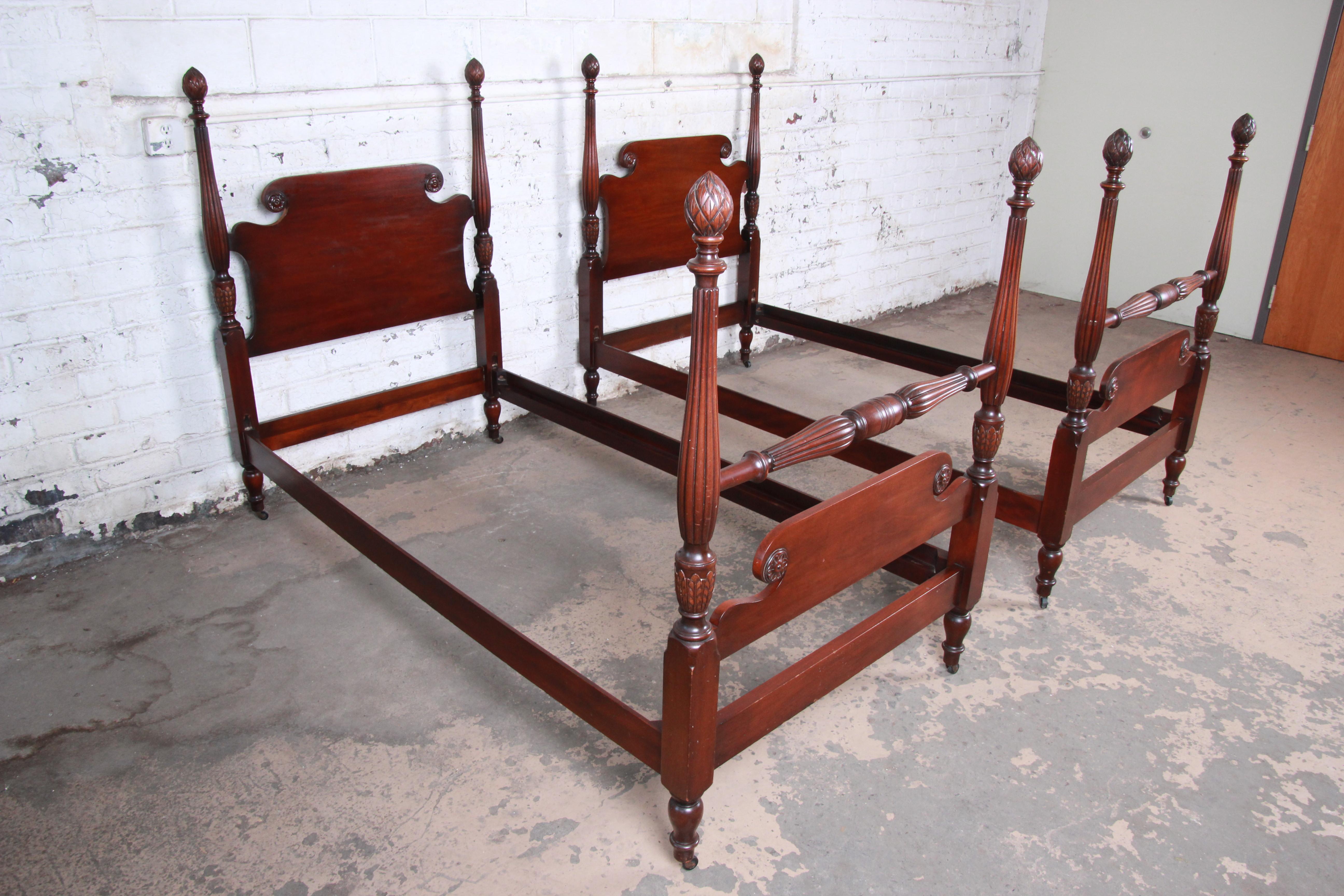A gorgeous pair of carved mahogany twin size poster beds

By Kindel Furniture

USA, circa 1950s

Measures: 39.75