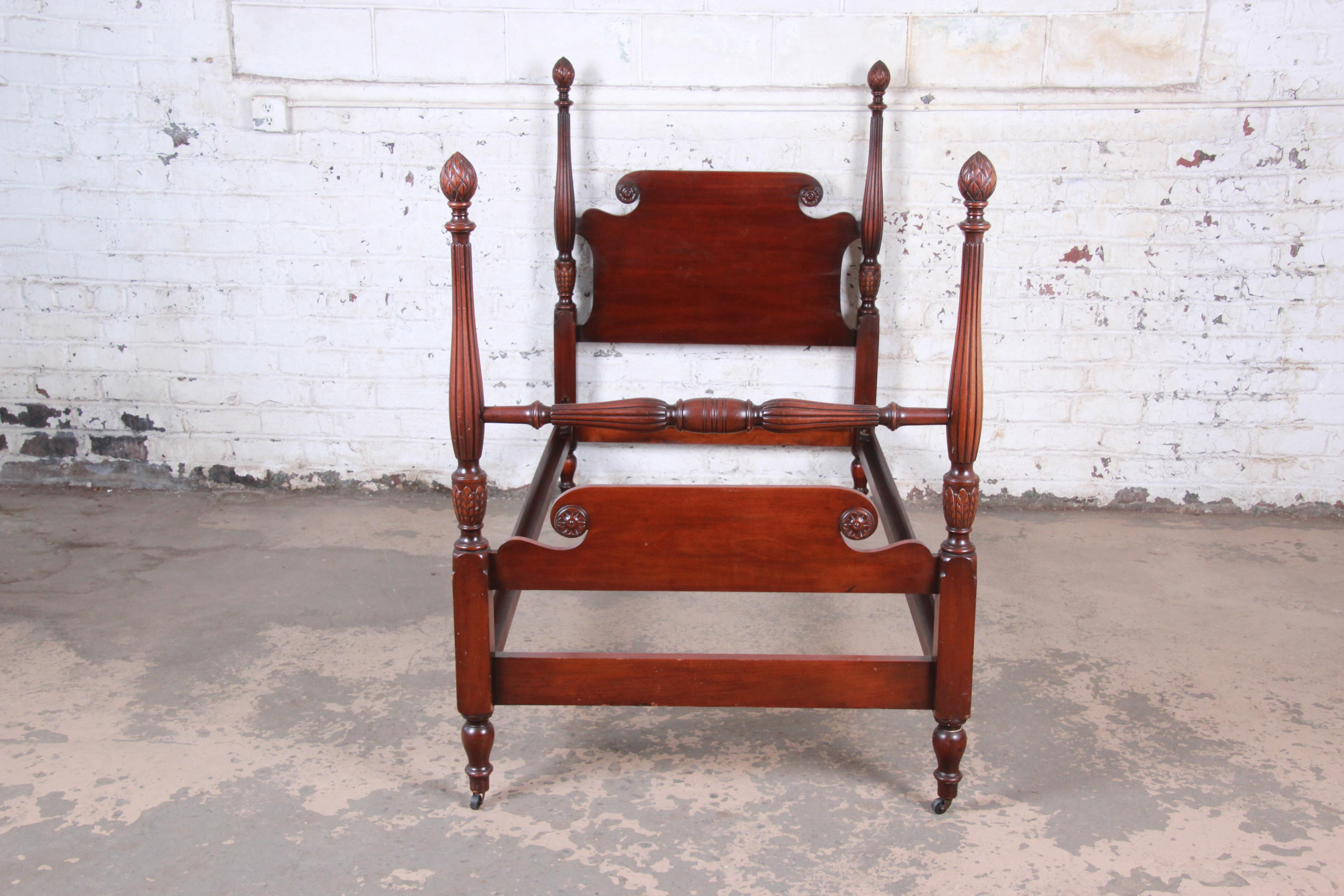 Kindel Furniture Carved Mahogany Twin Size Poster Beds, Pair In Good Condition In South Bend, IN