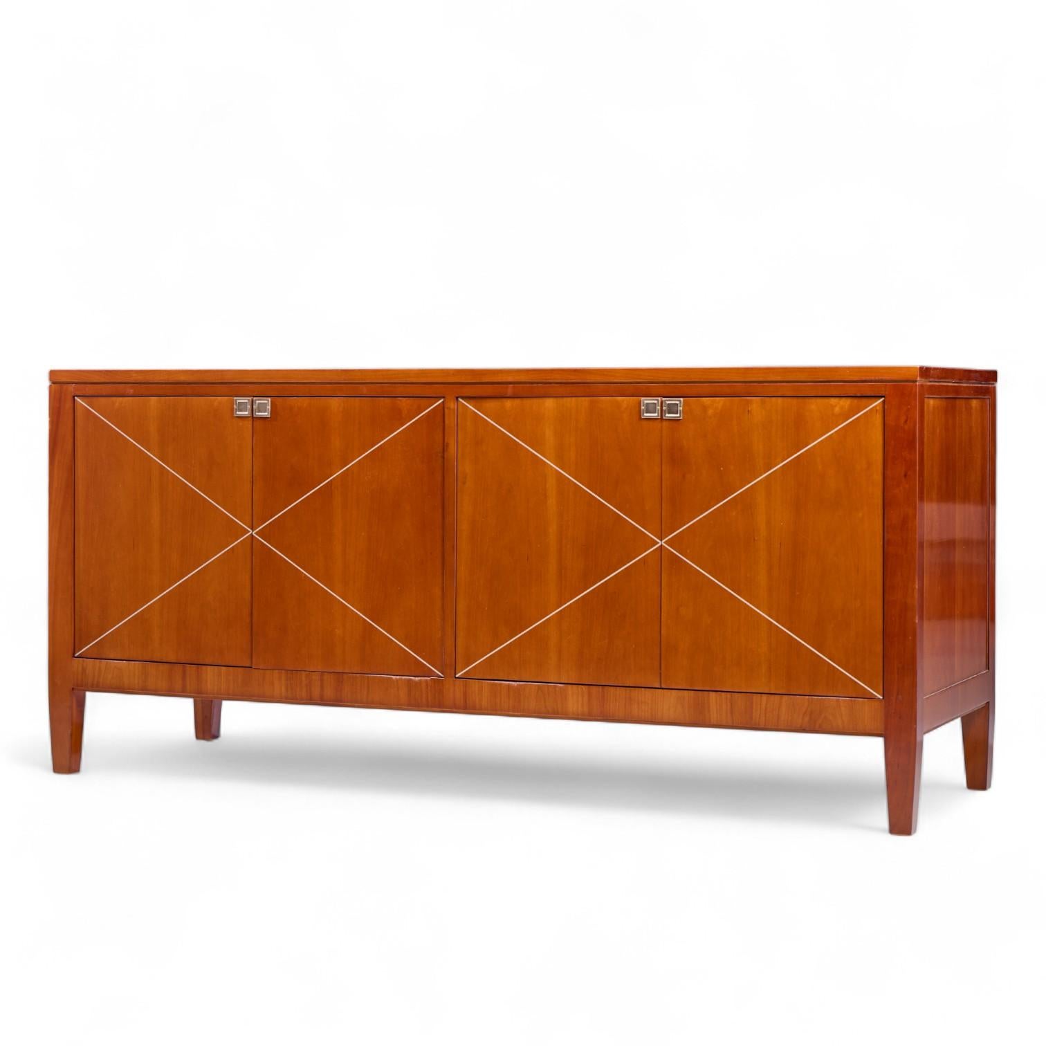 Kindel Furniture Credenza Cerezo Moderno en venta
