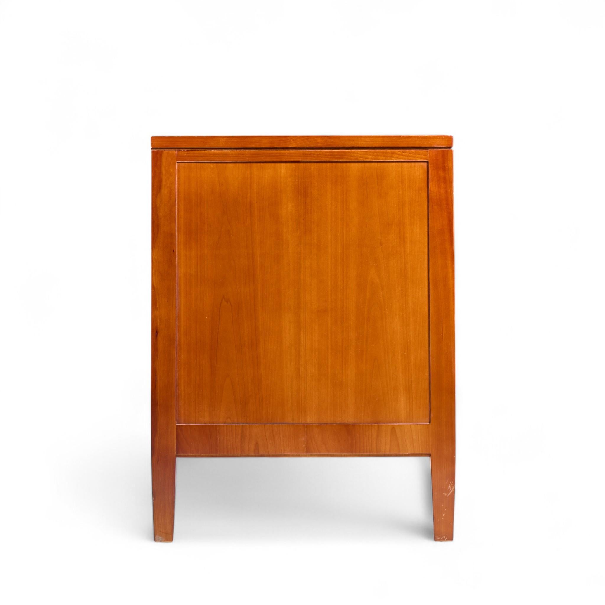 Kindel Furniture Credenza Cerezo en Bueno estado para la venta en Franklin Park, IL