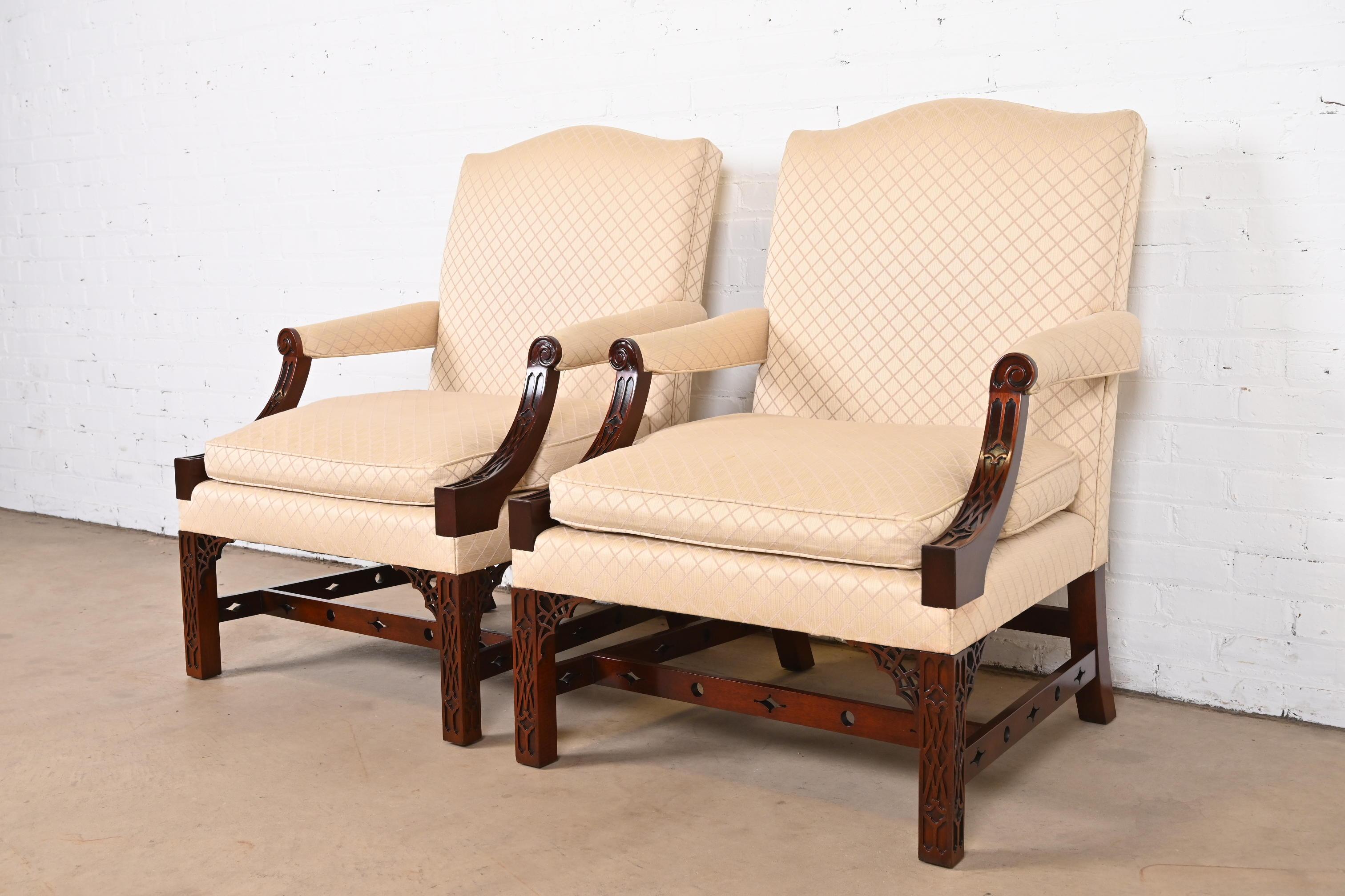 Kindel Furniture Chippendale Carved Mahogany Library Chairs, Pair In Good Condition In South Bend, IN