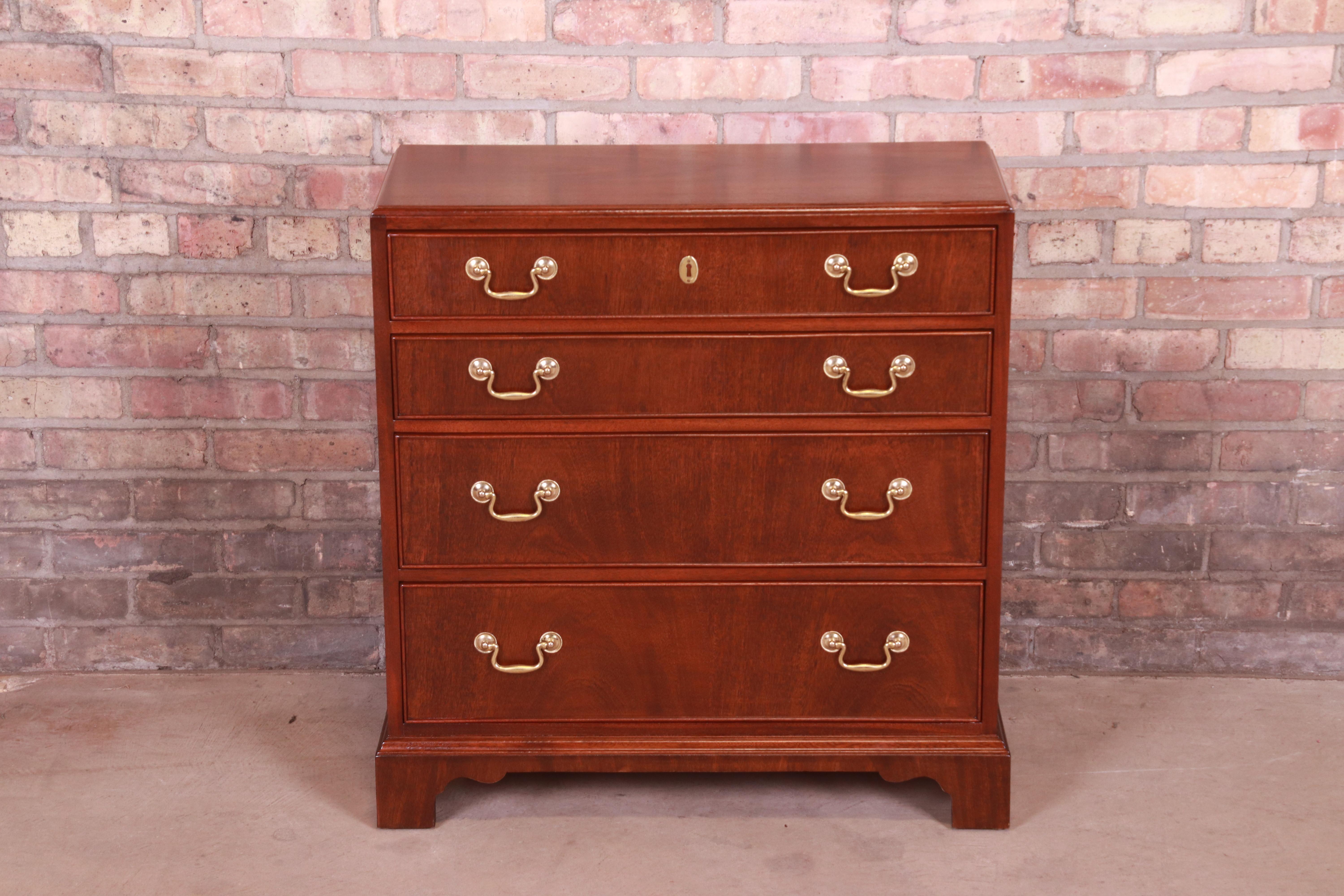 Kindel Furniture Chippendale Mahogany Bachelor Chest, Newly Refinished In Good Condition In South Bend, IN