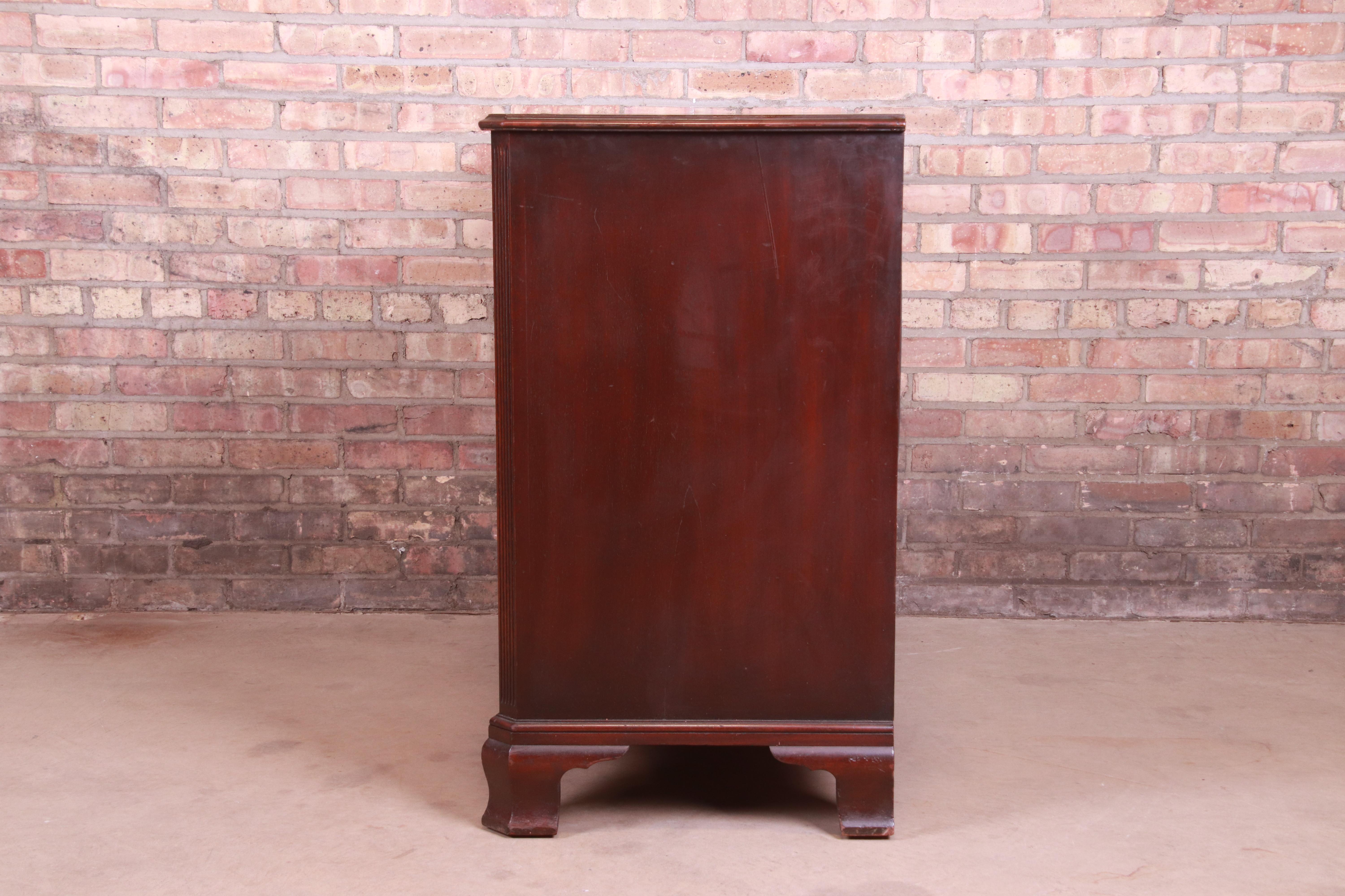 Kindel Furniture Chippendale Mahogany Bow Front Chest of Drawers 6