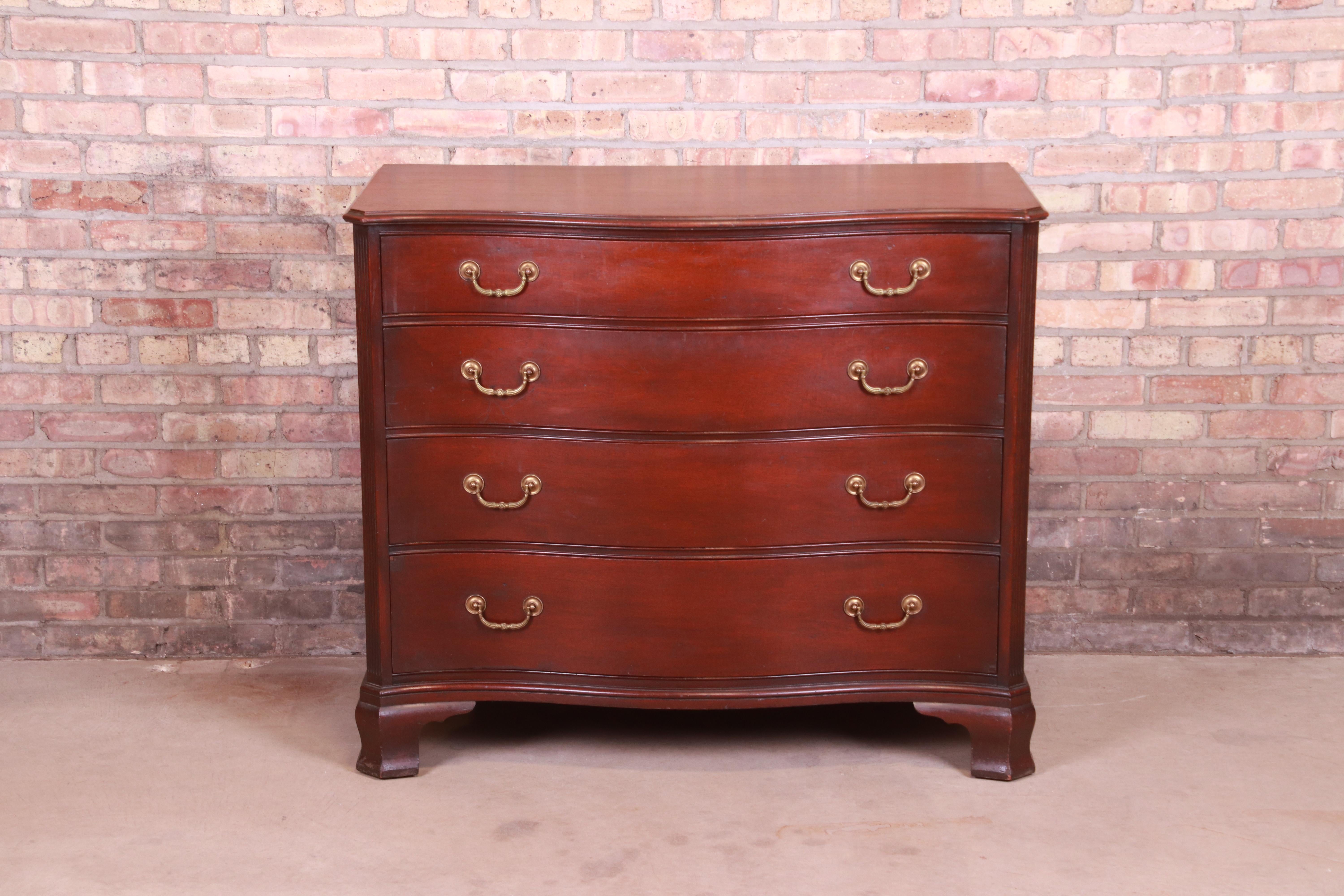 An exceptional Chippendale style bow front dresser chest or commode

By Kindel Furniture

USA, mid-20th century

Carved mahogany, with original brass hardware.

Measures: 44