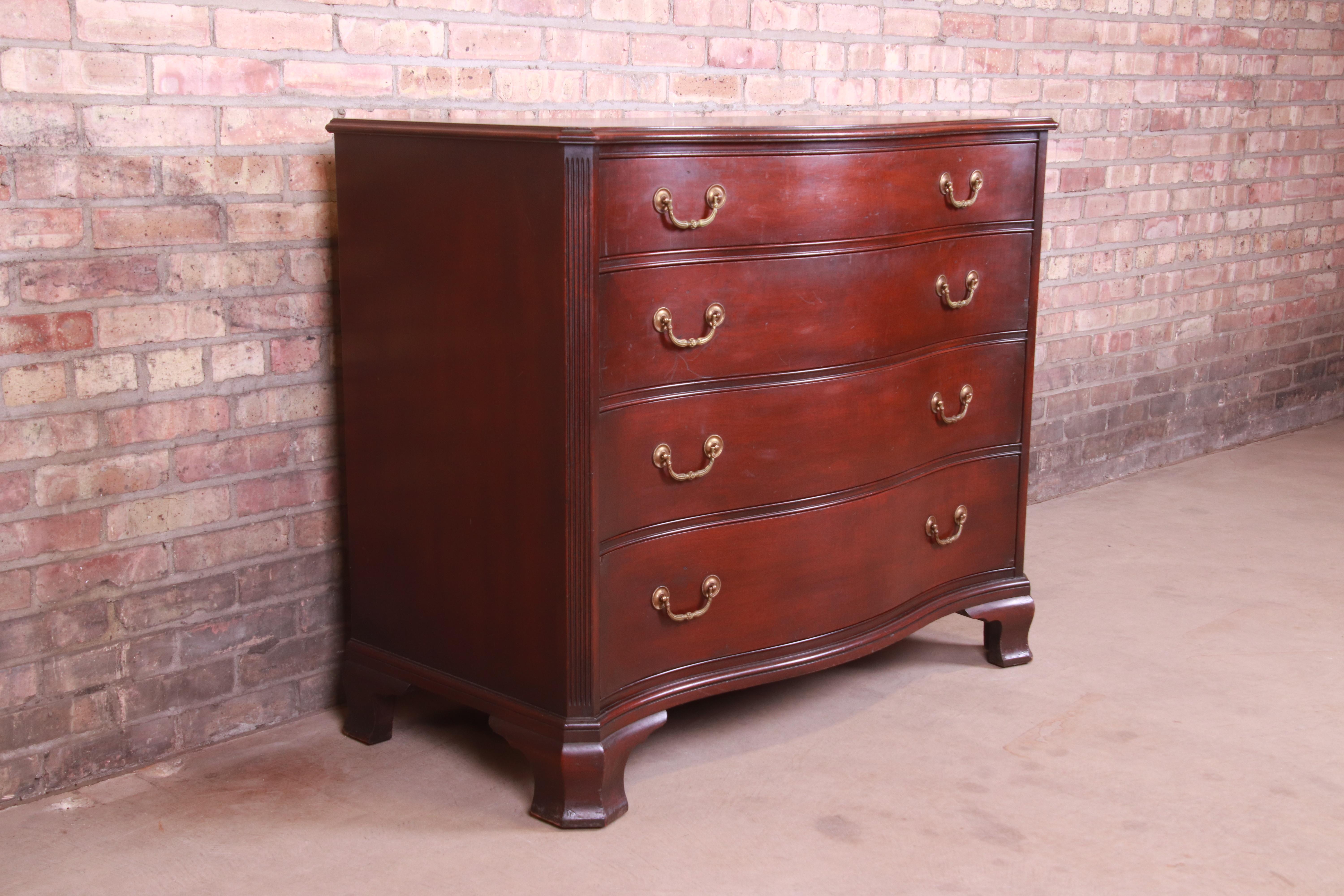 Kindel Furniture Chippendale Mahogany Bow Front Chest of Drawers In Good Condition In South Bend, IN