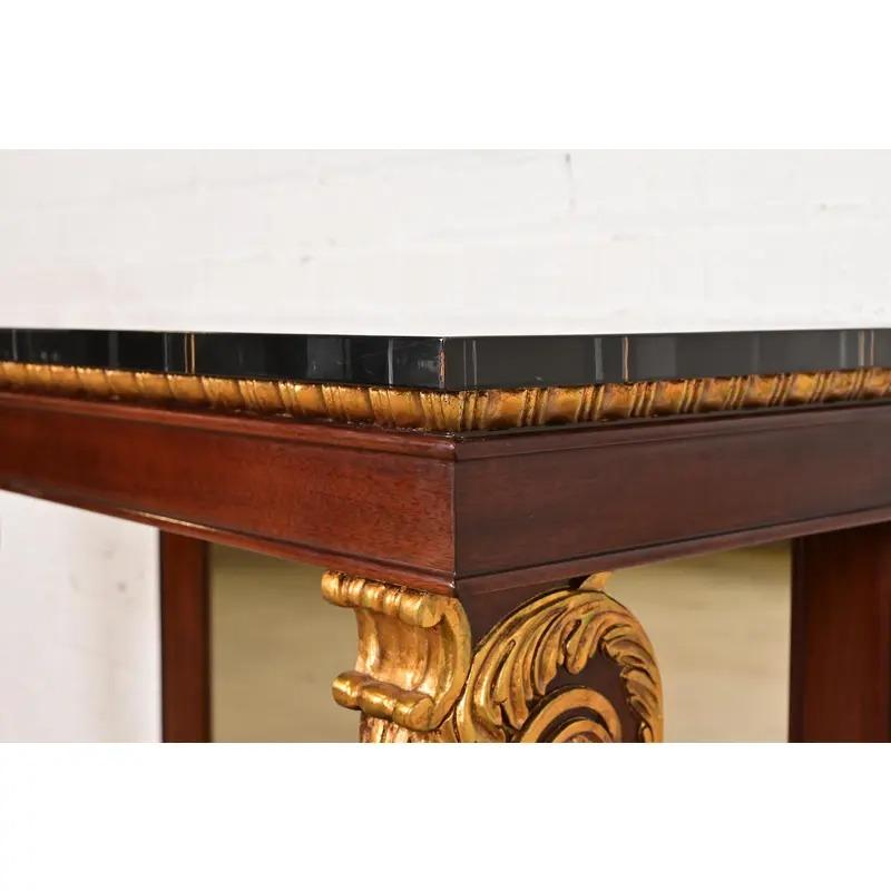 Specchio Empire Furniture Tavolo Consolle in mogano intagliato con schienale a specchio in vendita