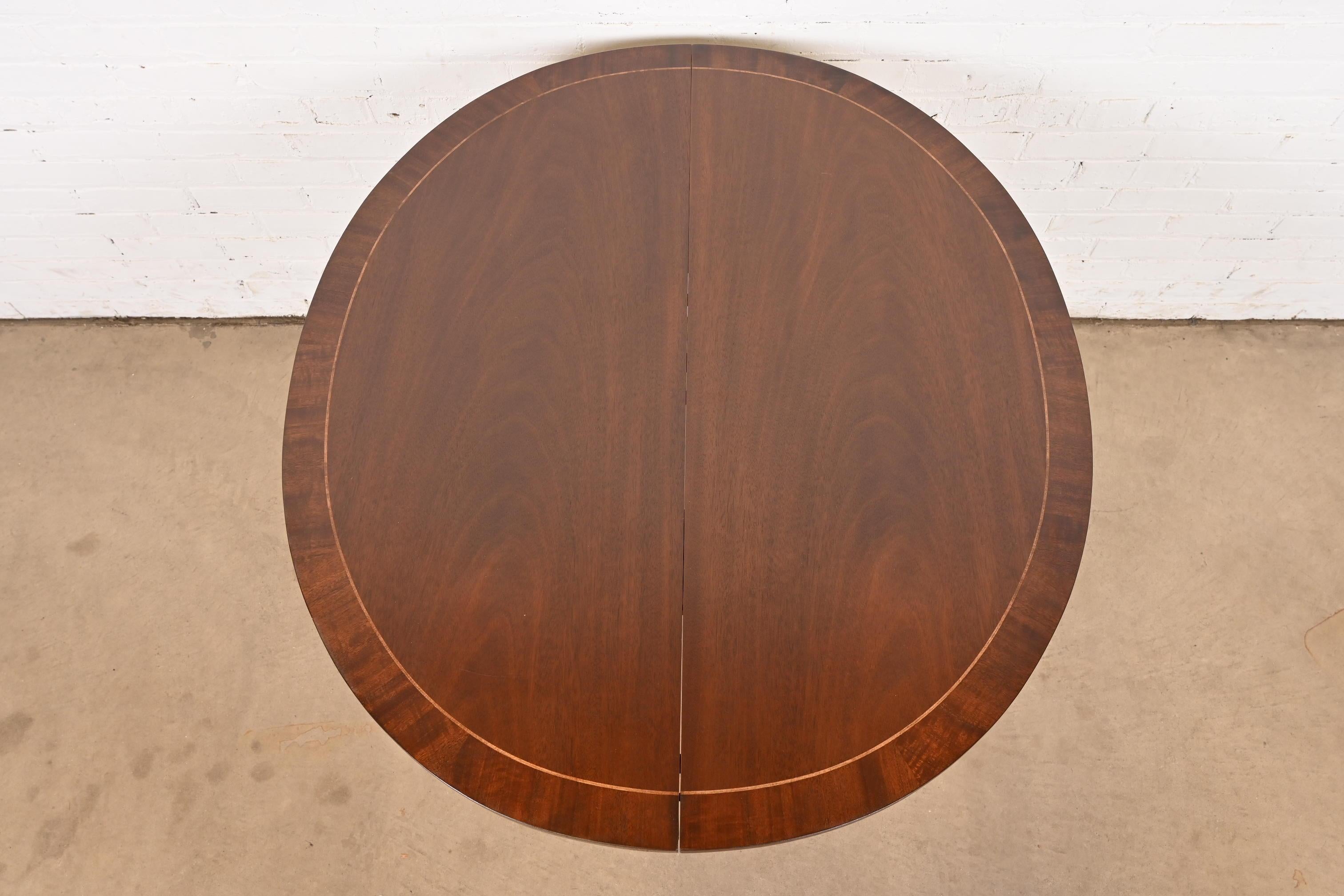 Kindel Furniture Tavolo da pranzo allungabile in mogano a fasce Feder, rifinito in vendita 3
